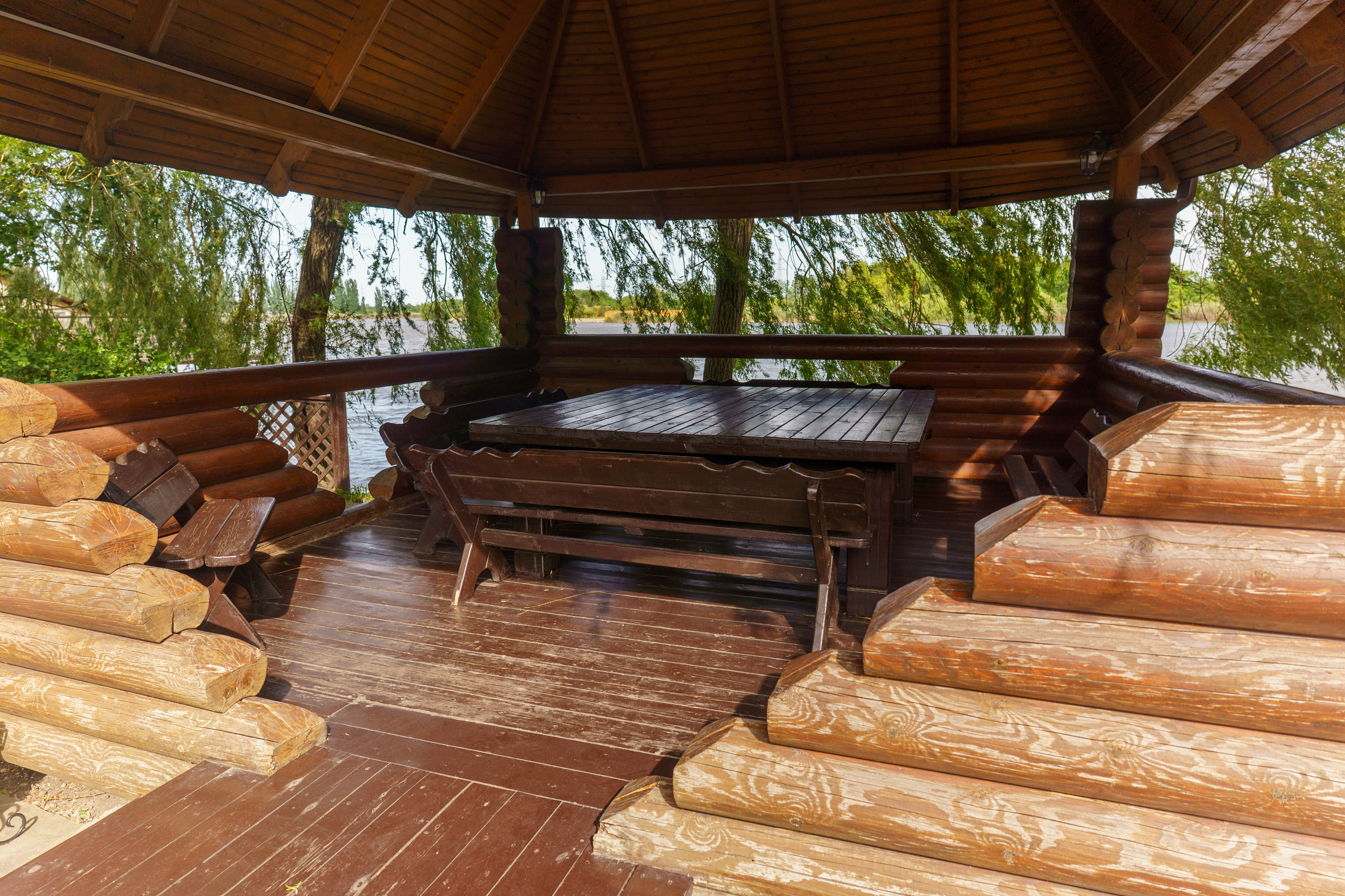 Двухэтажный "Дом Охотника" с 5-ю спальнями, беседкой и мангальной зоной