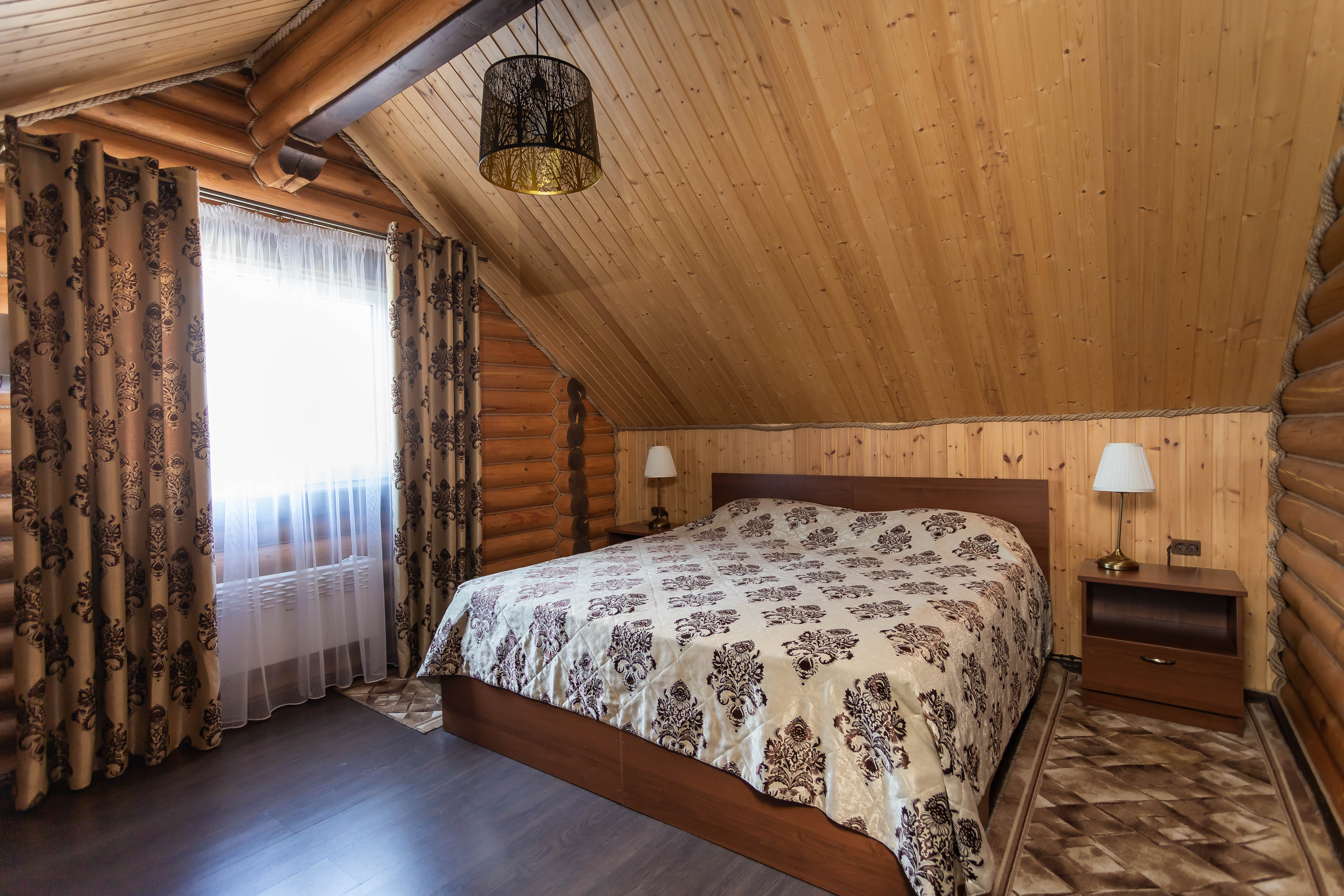 Двухэтажный "Дом Рыбака №1" на берегу реки с 4-мя спальнями, с закрытой территорией и зоной барбекю