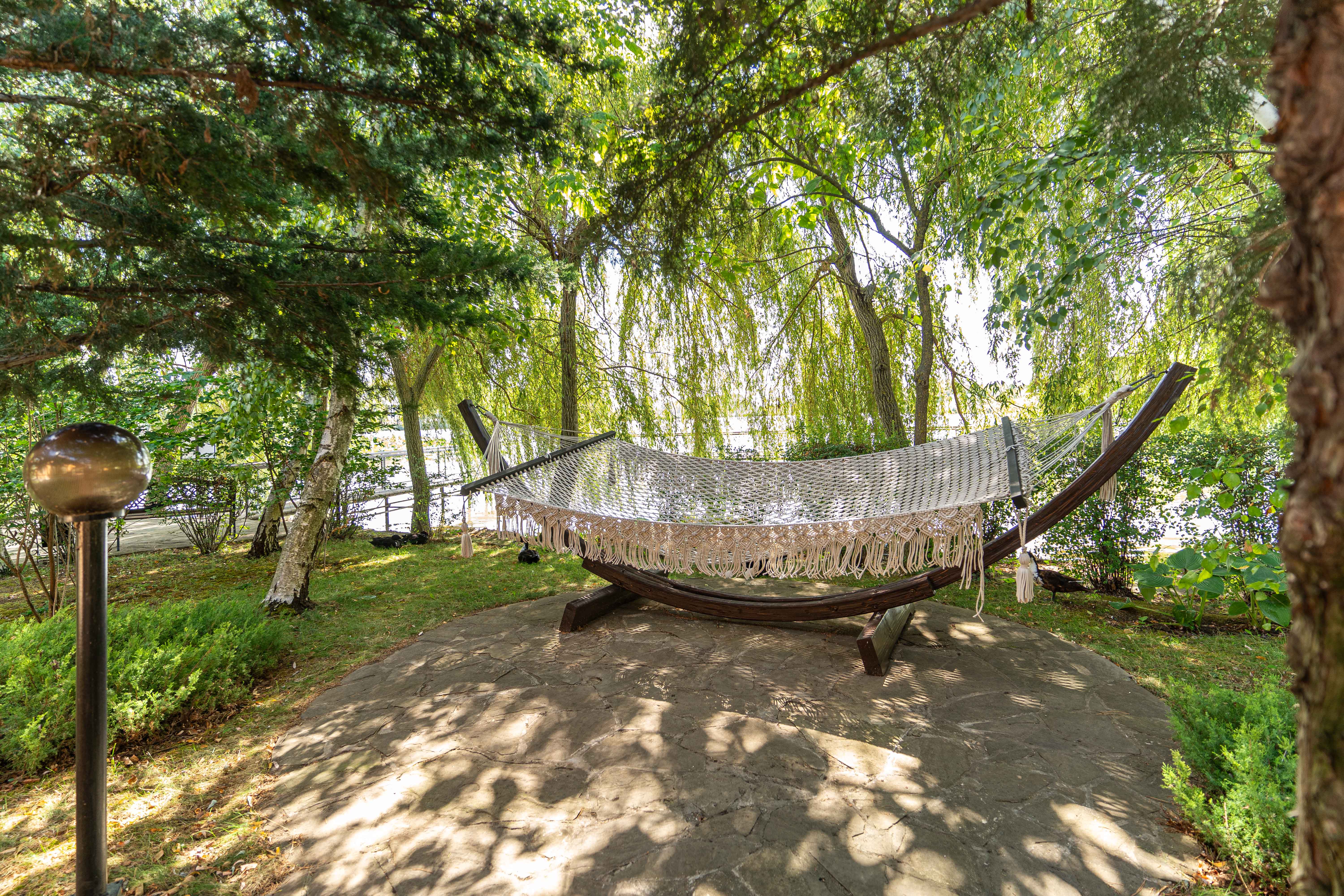 VIP номер на обособленной территории в парковой зоне у реки