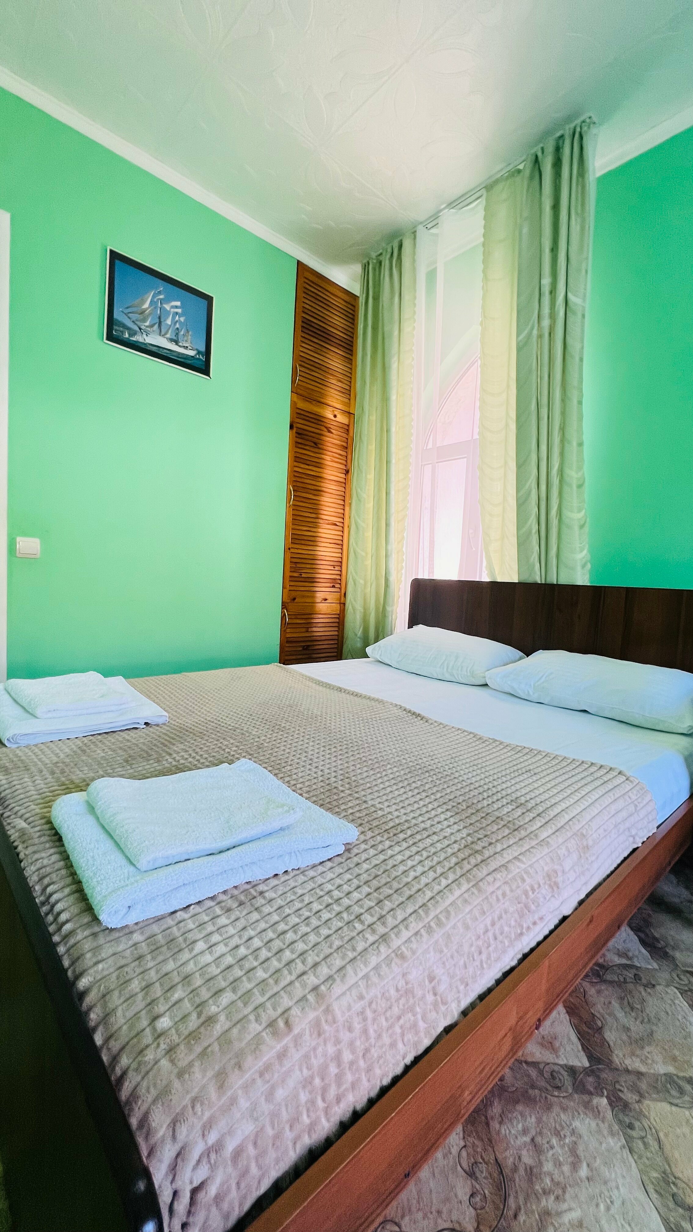 Трехместный номер с террасой видом на горы №16