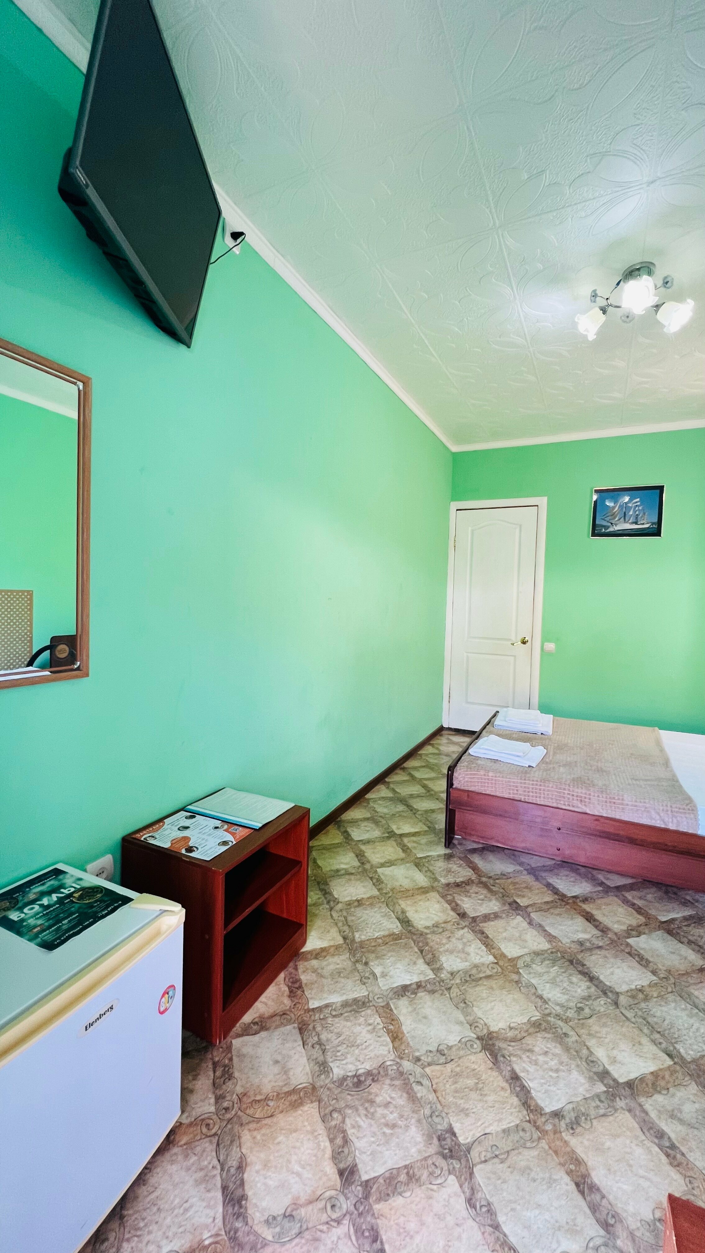 Трехместный номер с террасой видом на горы №16