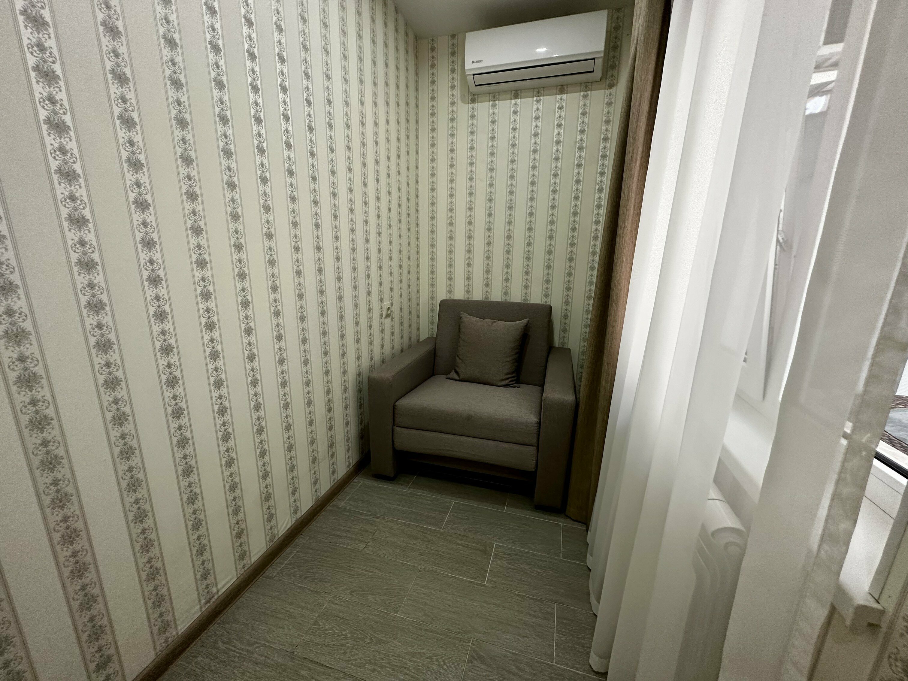 Трехместный номер с балконом