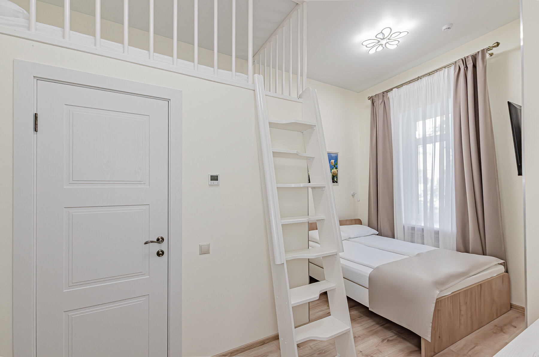 Двухуровневый номер-студия