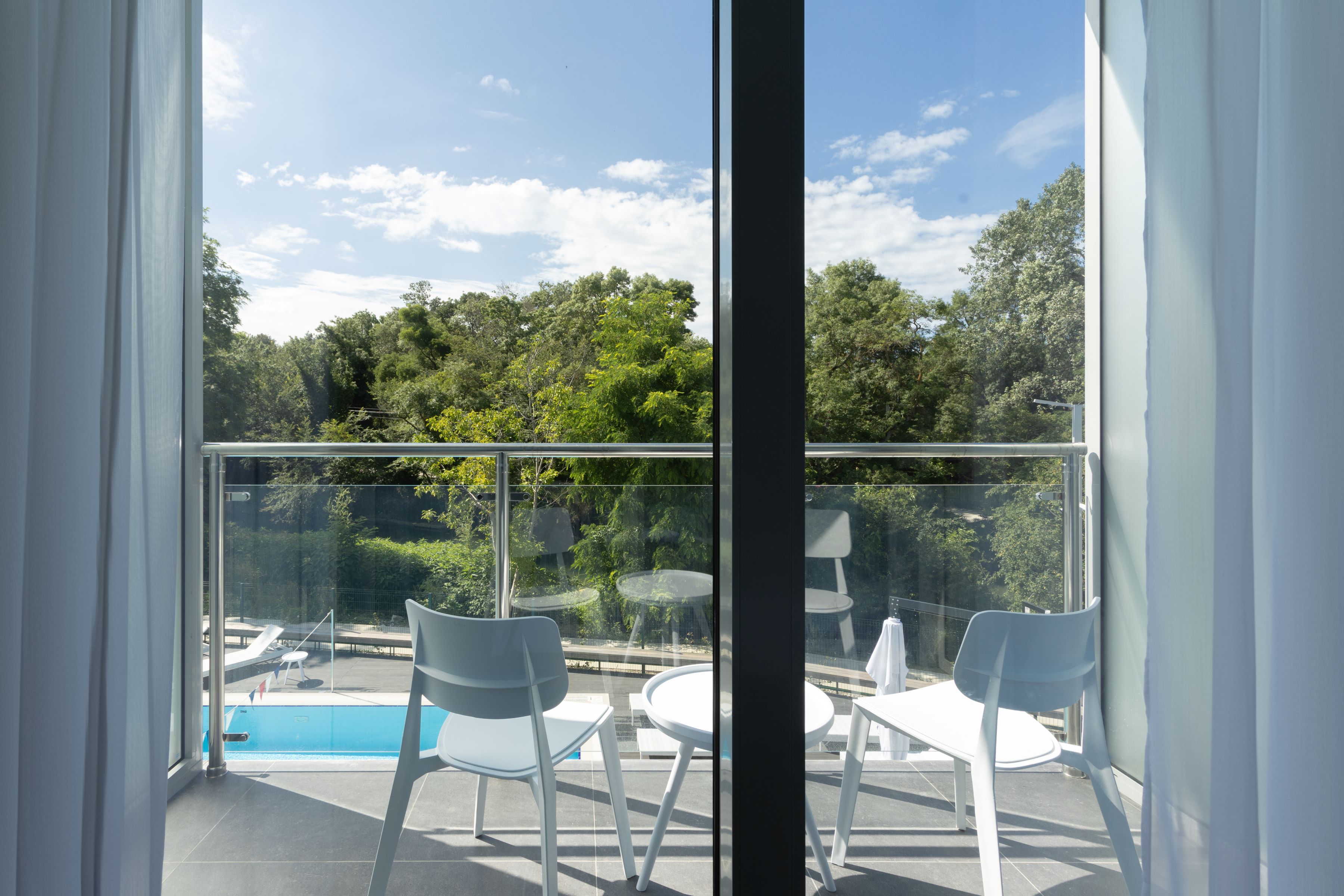 Стандартный двухместный номер с 1 кроватью или 2 отдельными кроватями с доступом в термальную зону и бассейн и видом на реку