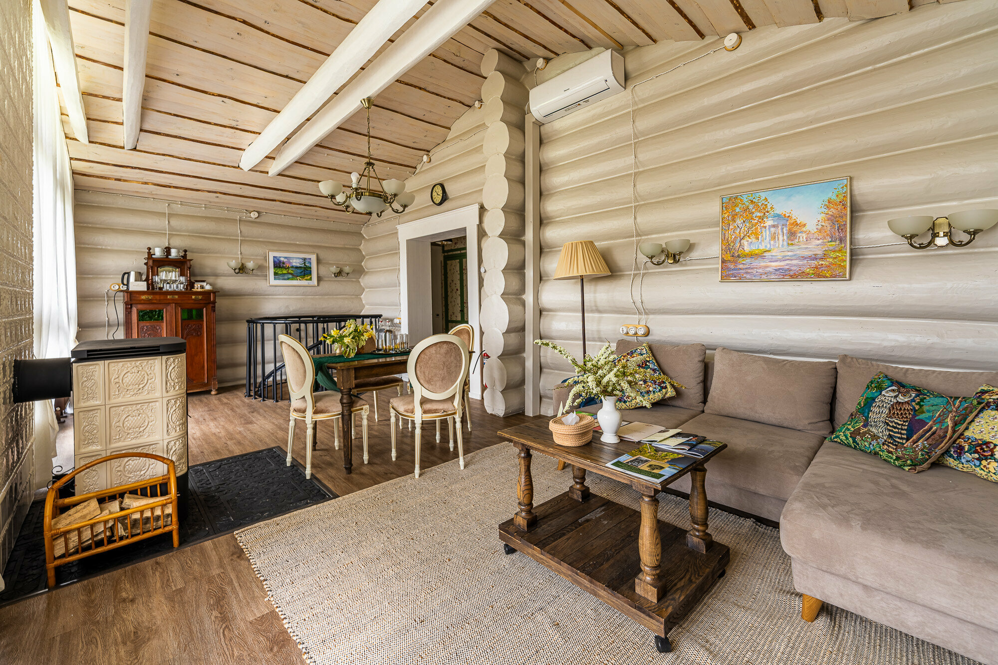 Дом "Парящий, с библиотекой.