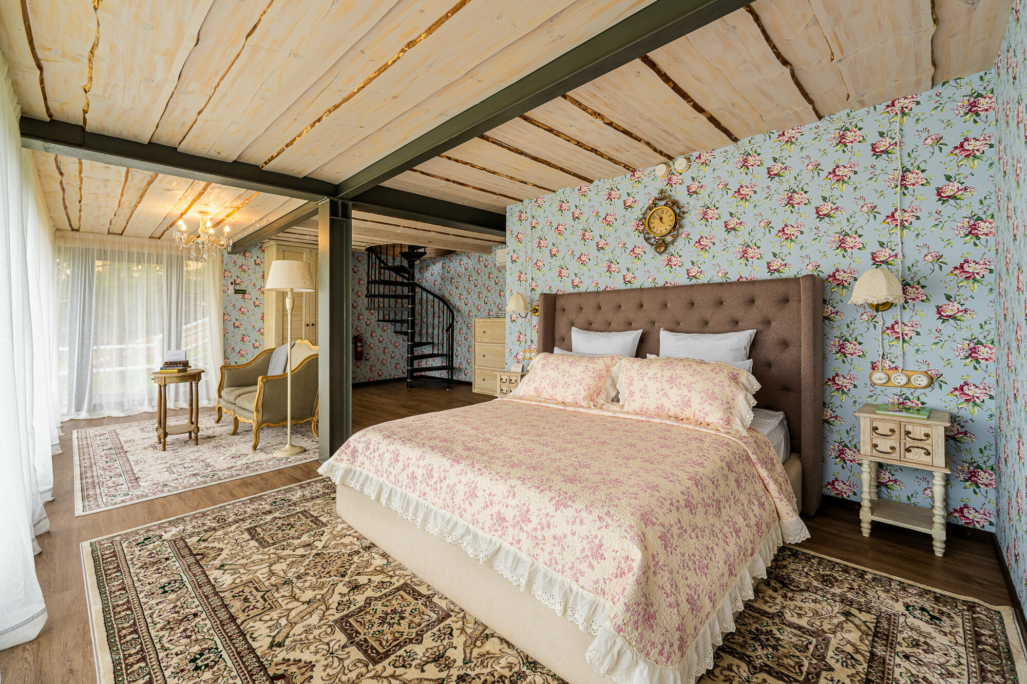 Дом "Парящий, с библиотекой.