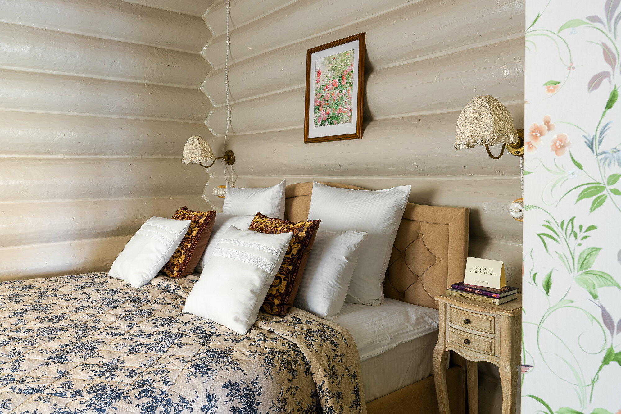 Дом "Парящий, с библиотекой.