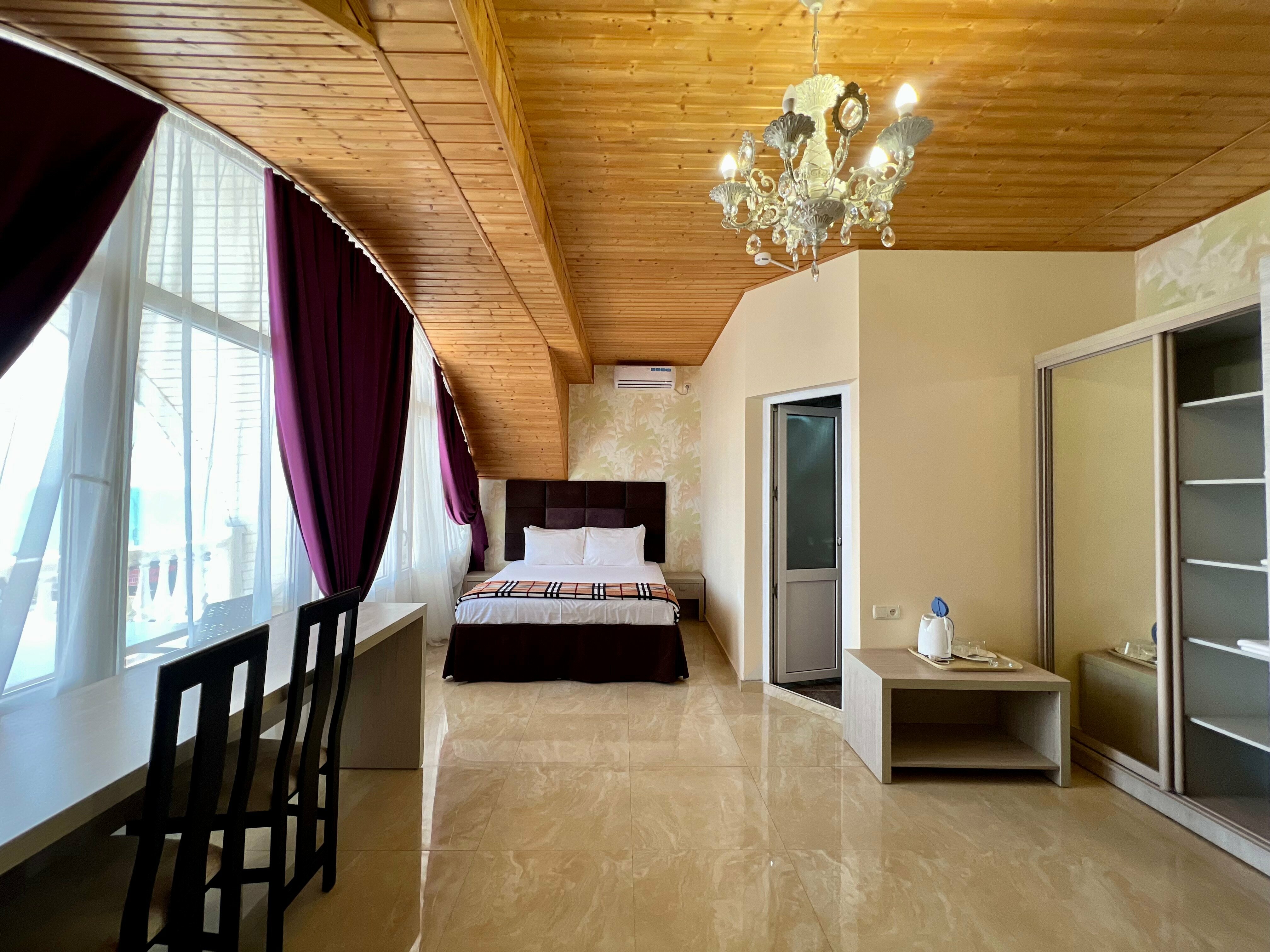 Комфорт с балконом боковой вид на море