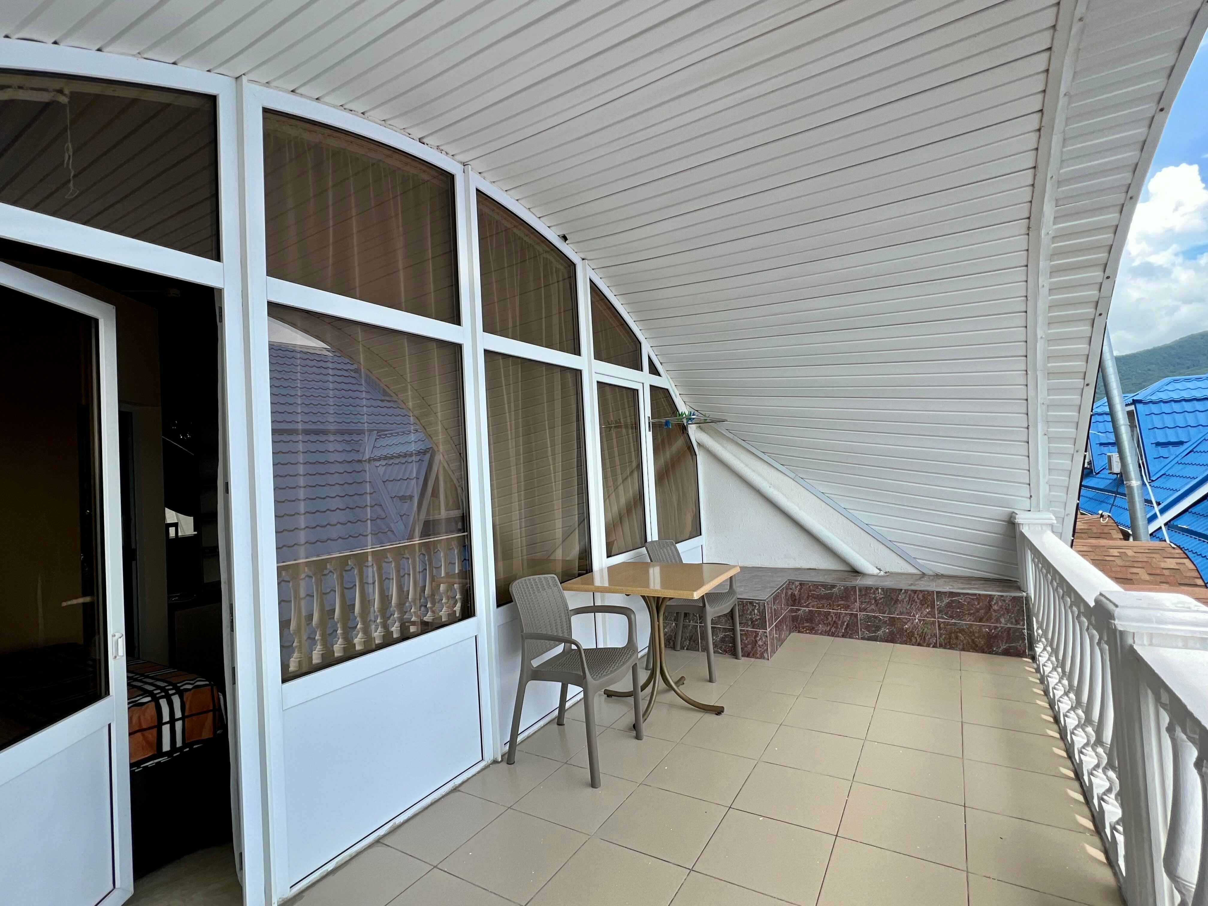 Комфорт с балконом боковой вид на море