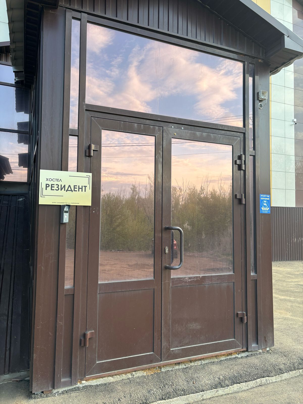 Односпальная кровать в общем номере