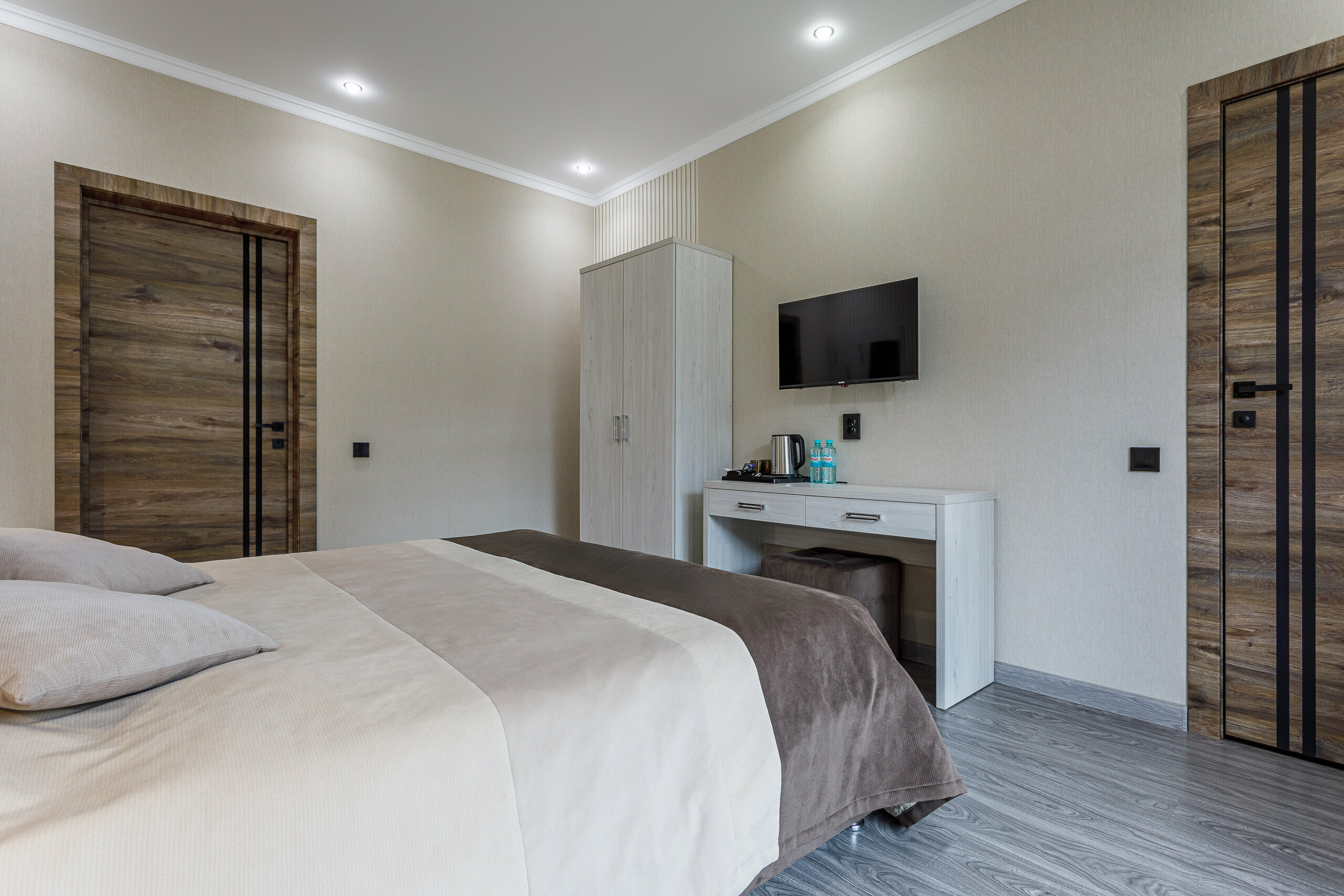 Трехместный номер "Комфорт" с видом на горы