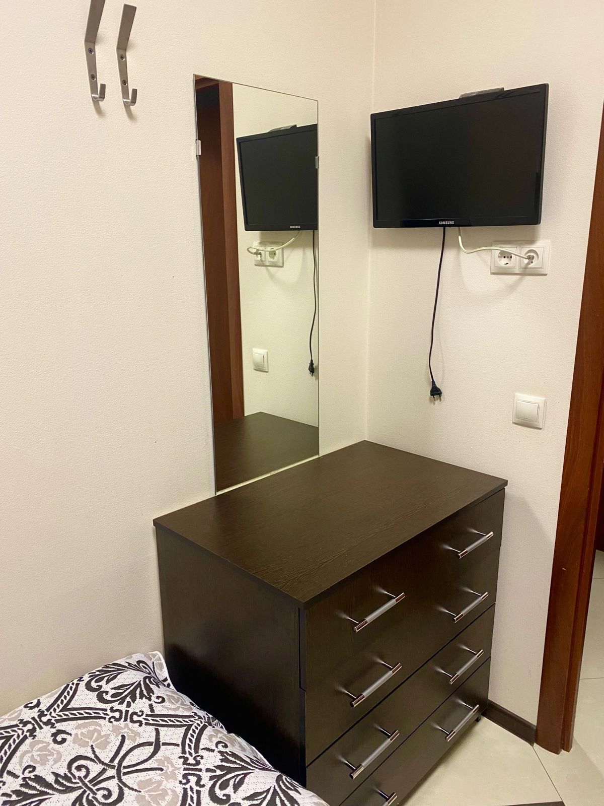 Бюджетный двухместный номер без окна (Душевые и Туалетные комнаты  отдельно)