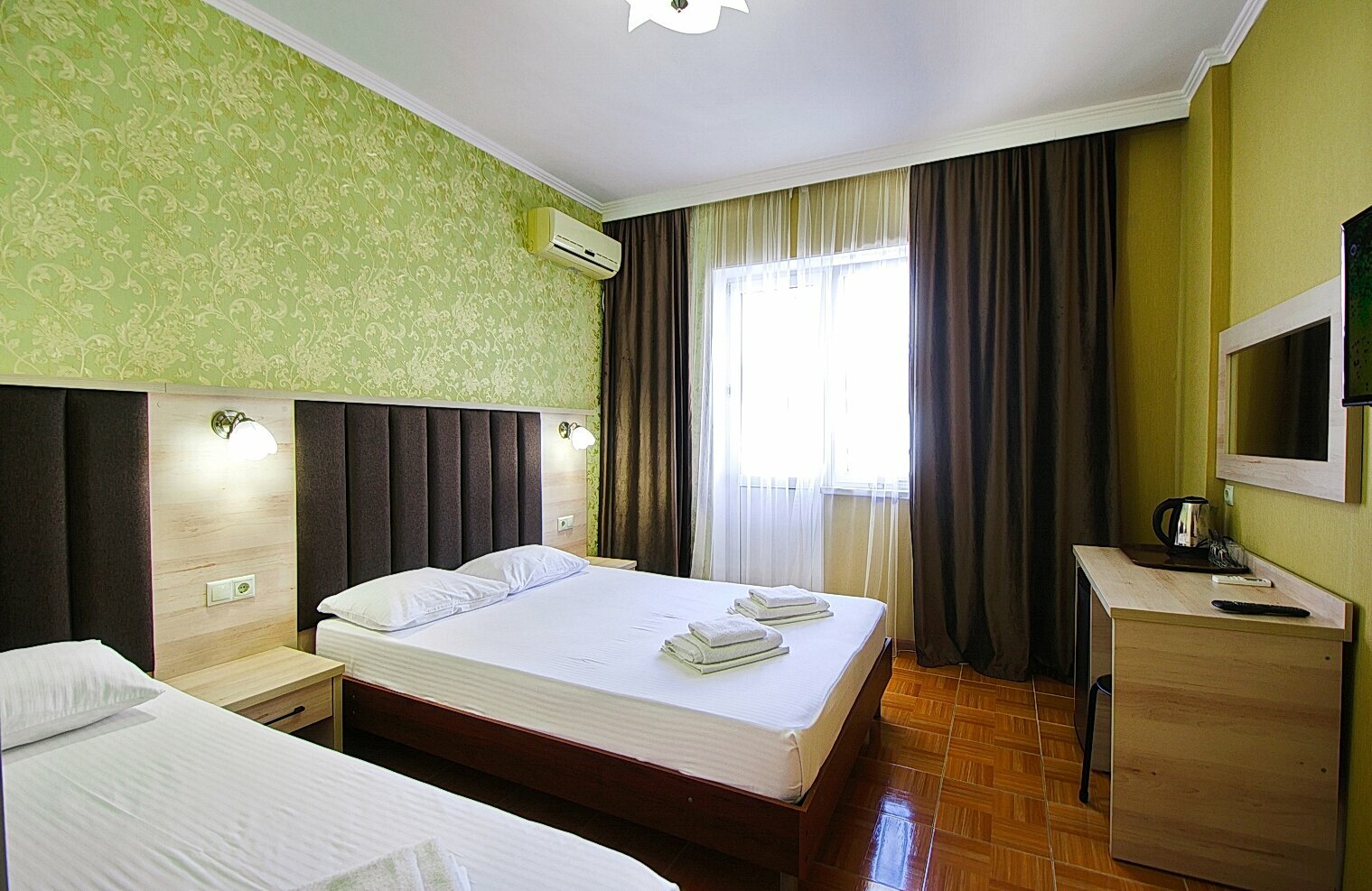 Трехместный номер с большим балконом