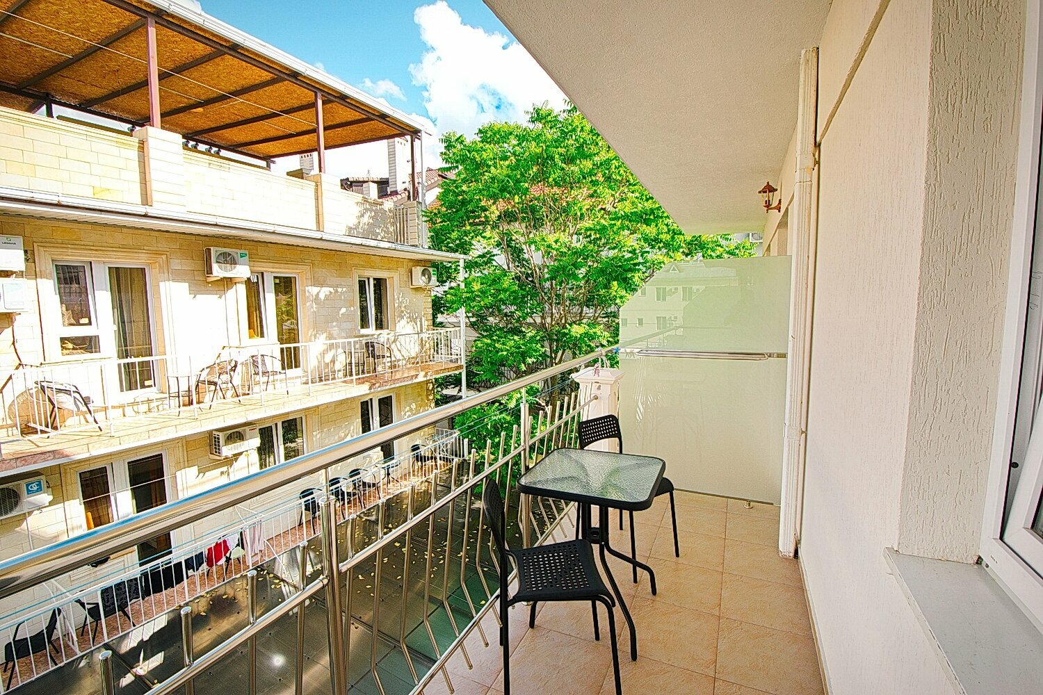 Трехместный номер с большим балконом