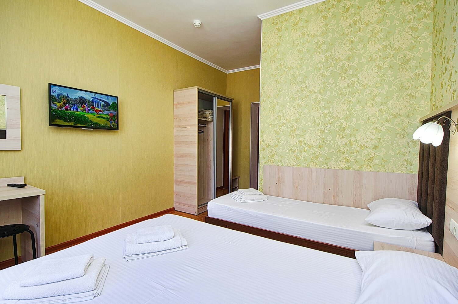 Трехместный номер с большим балконом