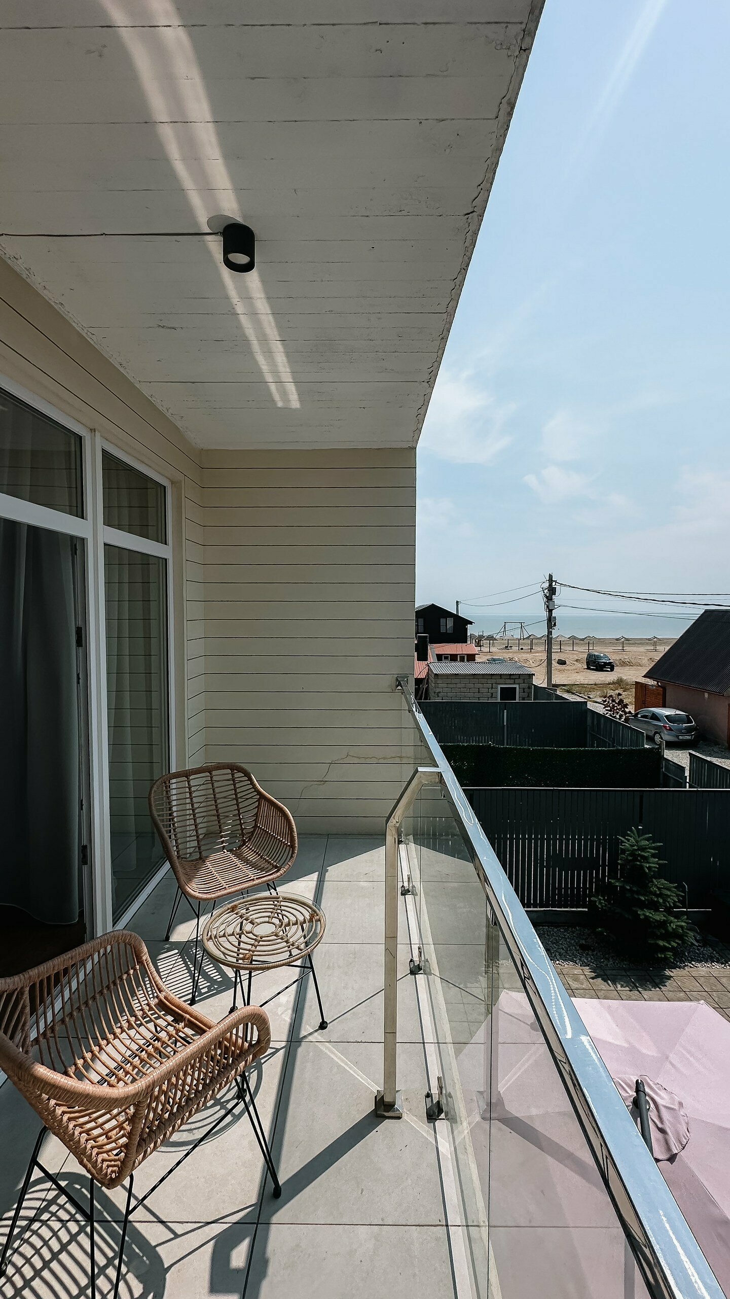 Семейный номер с боковым видом на море