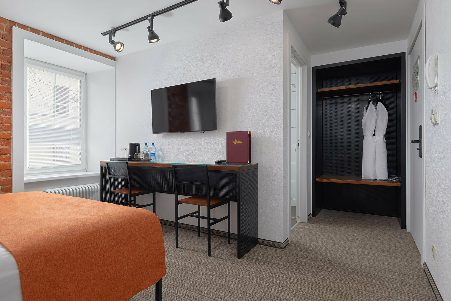 Улучшенный номер с кроватью размера «queen-size»