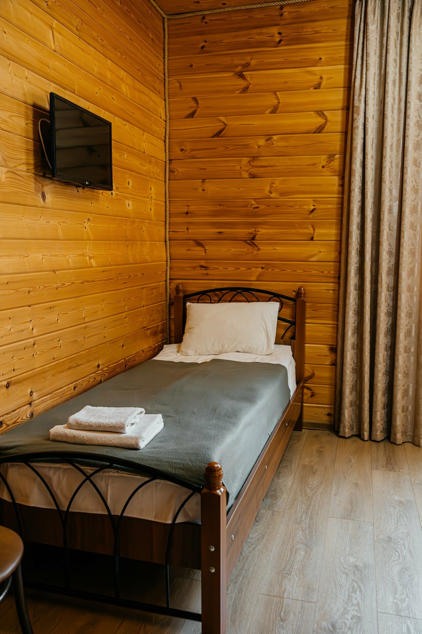 Двухместный номер с двуспальной кроватью и дополнительной кроватью