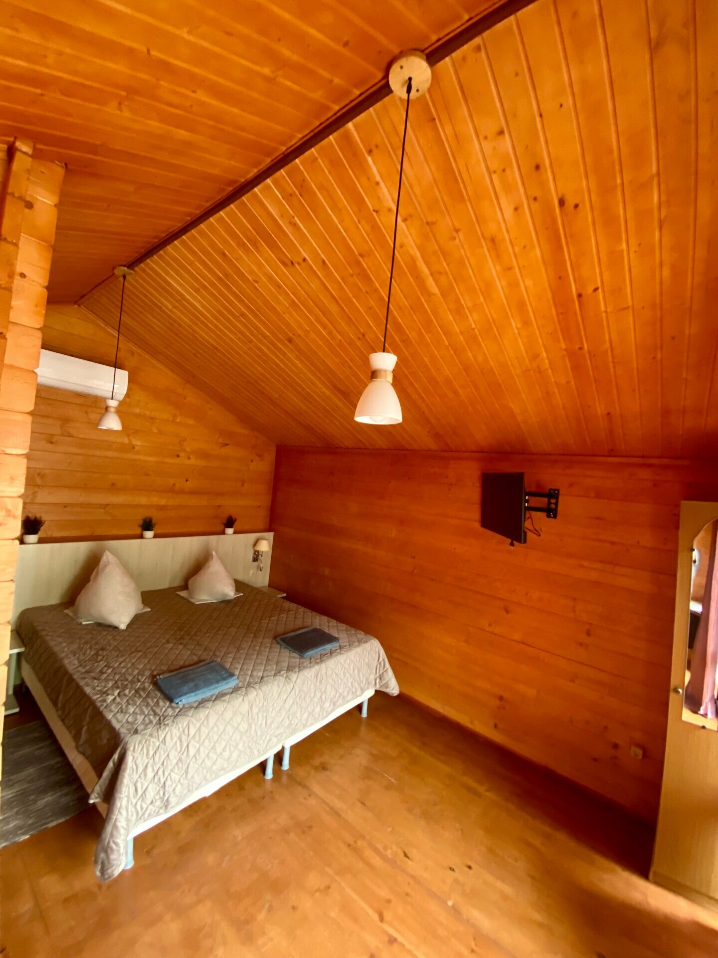 Дом с балконом