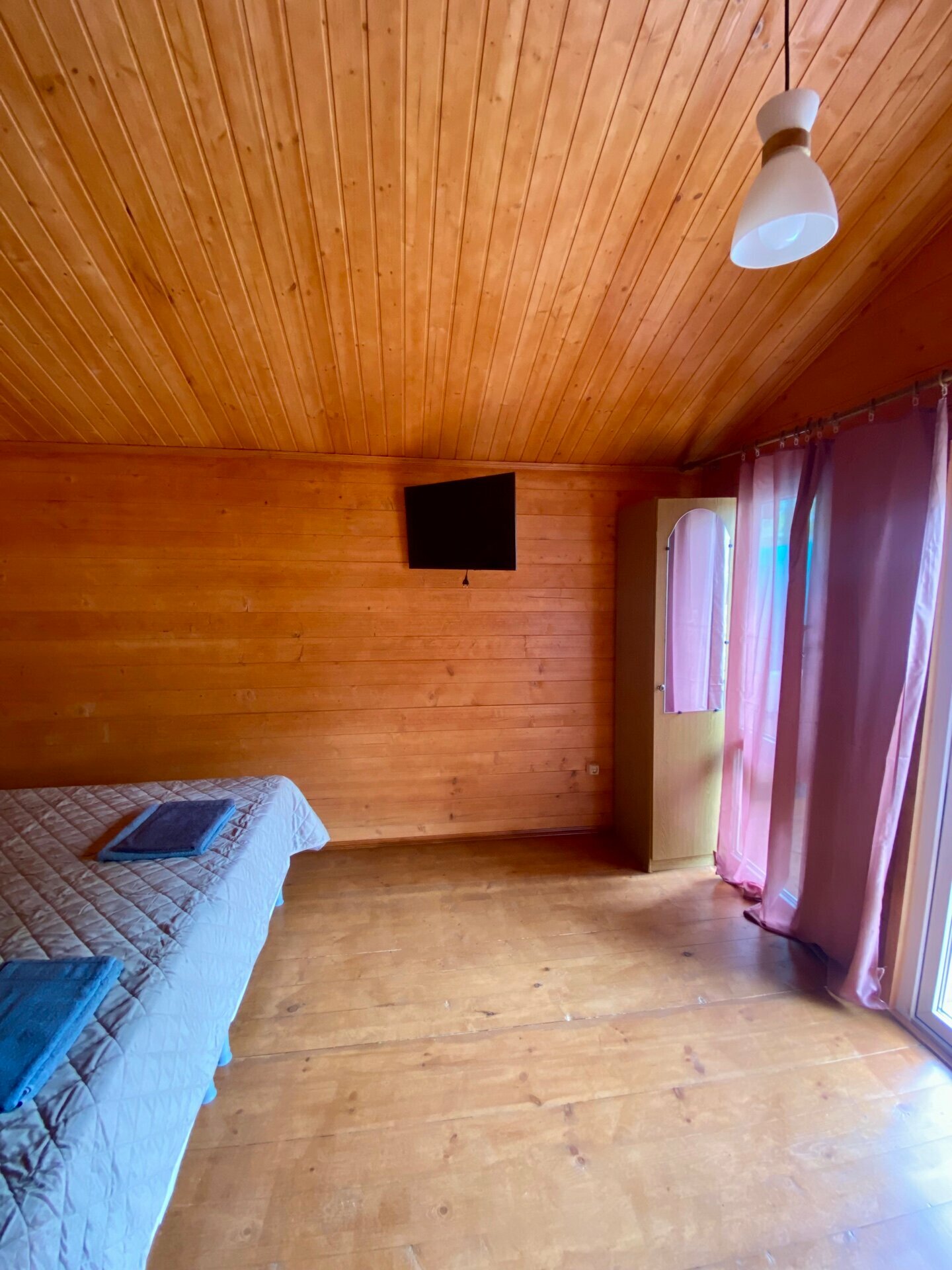 Дом с балконом