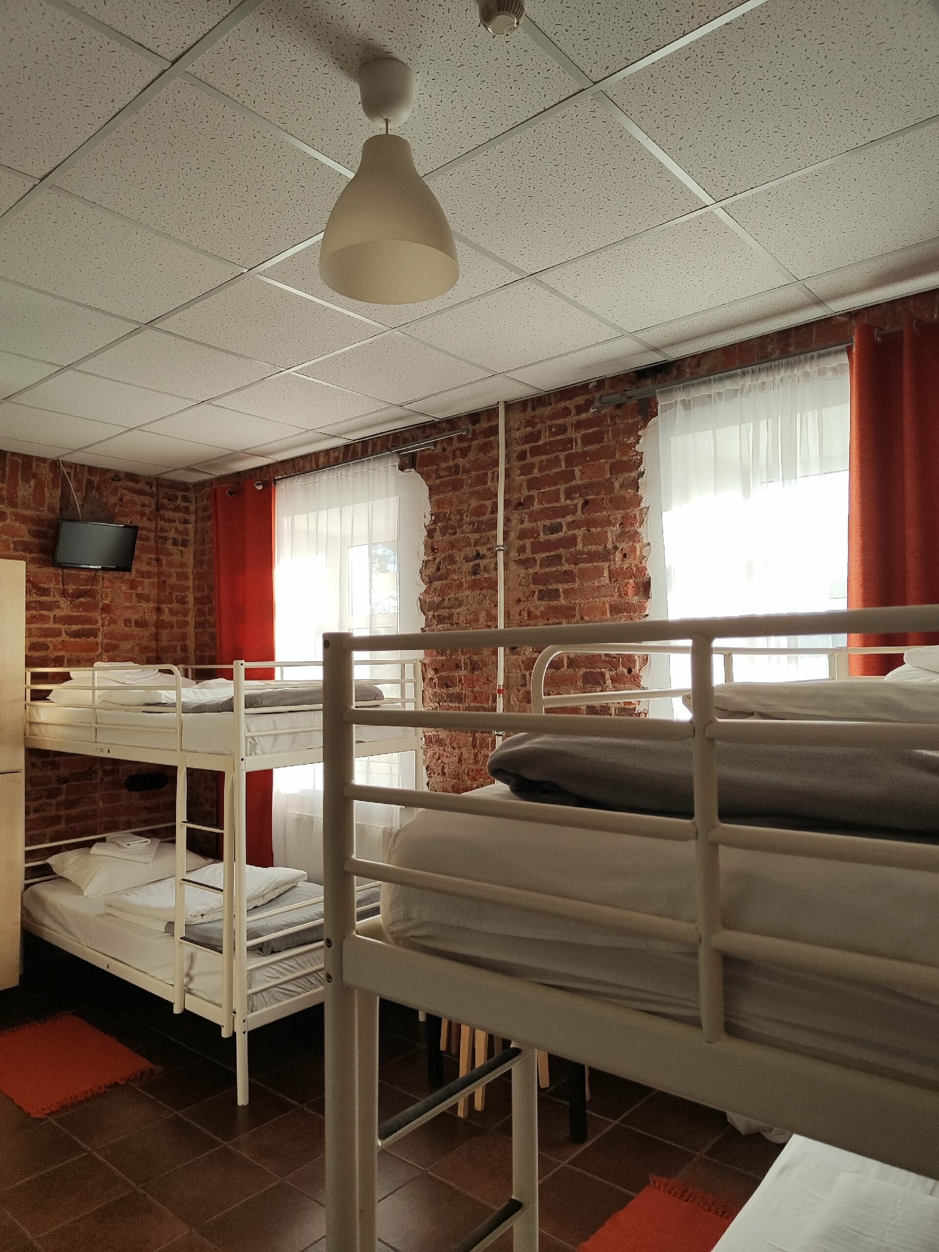 Шестиместный номер с собственной душевой комнатой