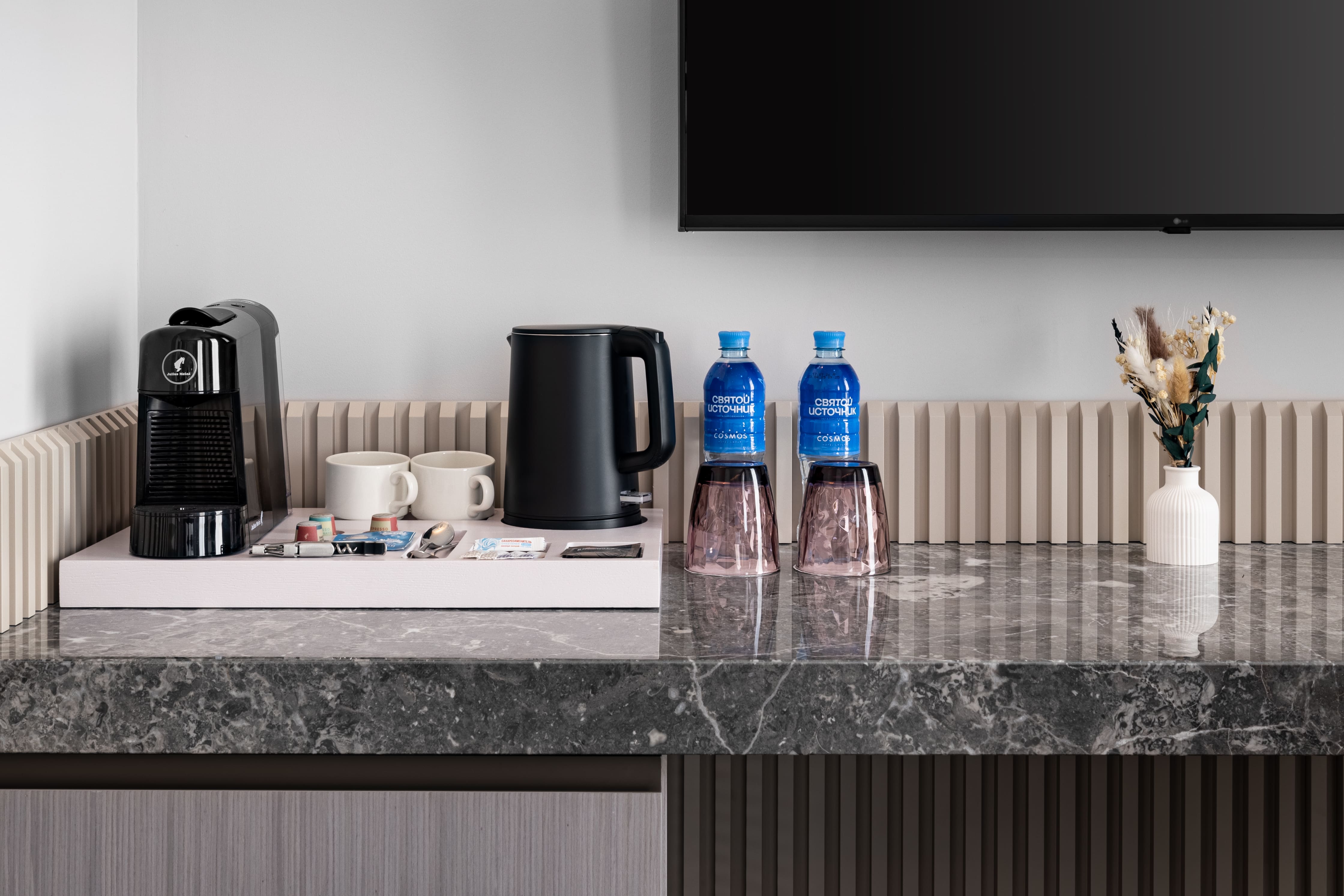 Полулюкс  с видом на Кремль с одной большой кроватью