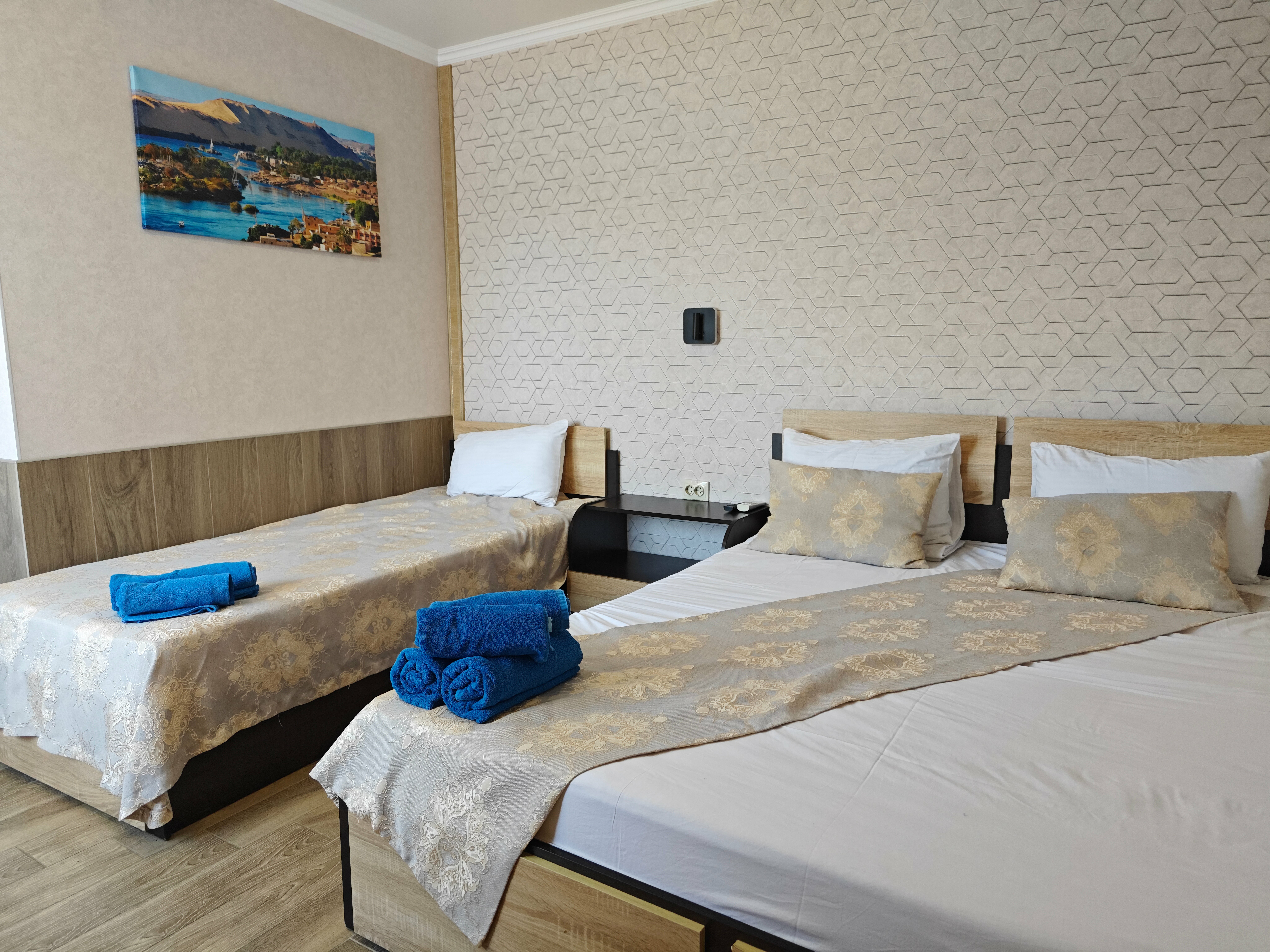 Cемейный номер с собственной ванной комнатой