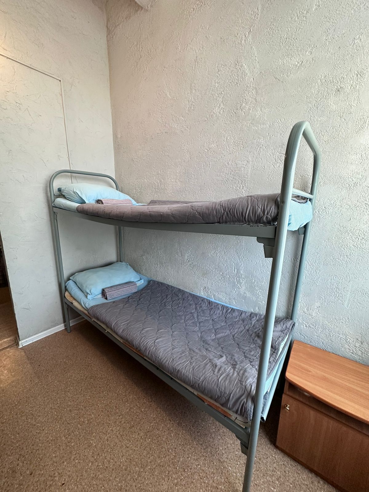 Общий номер для мужчин с 6 кроватями