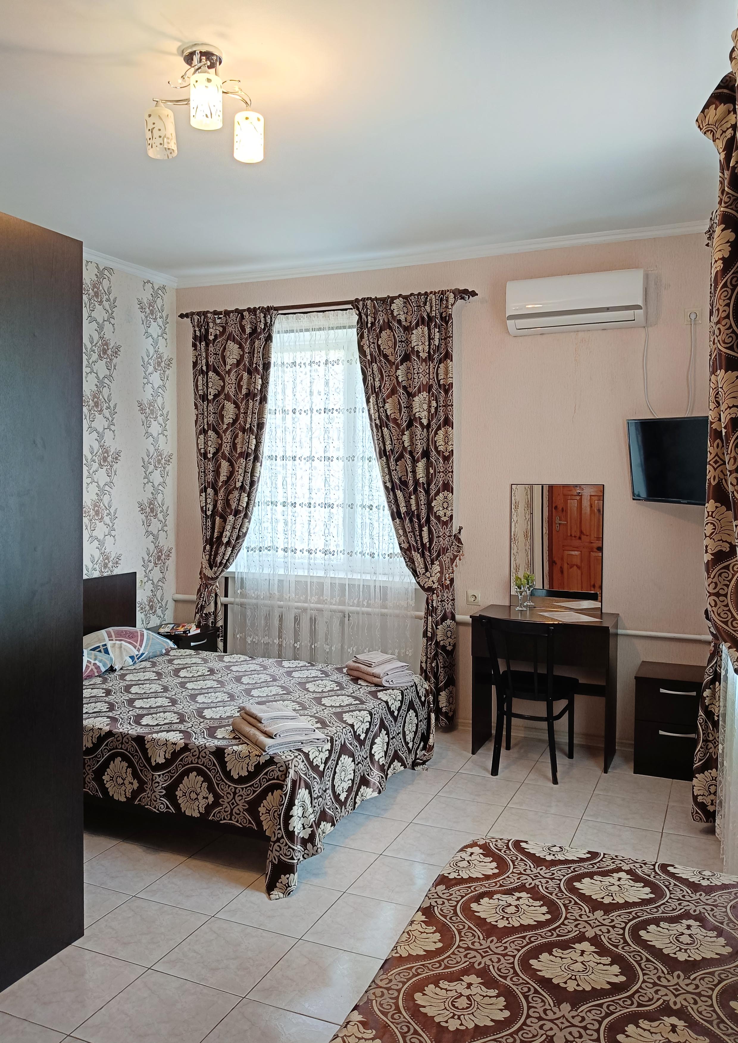 Трехместный номер «Комфорт» с душем