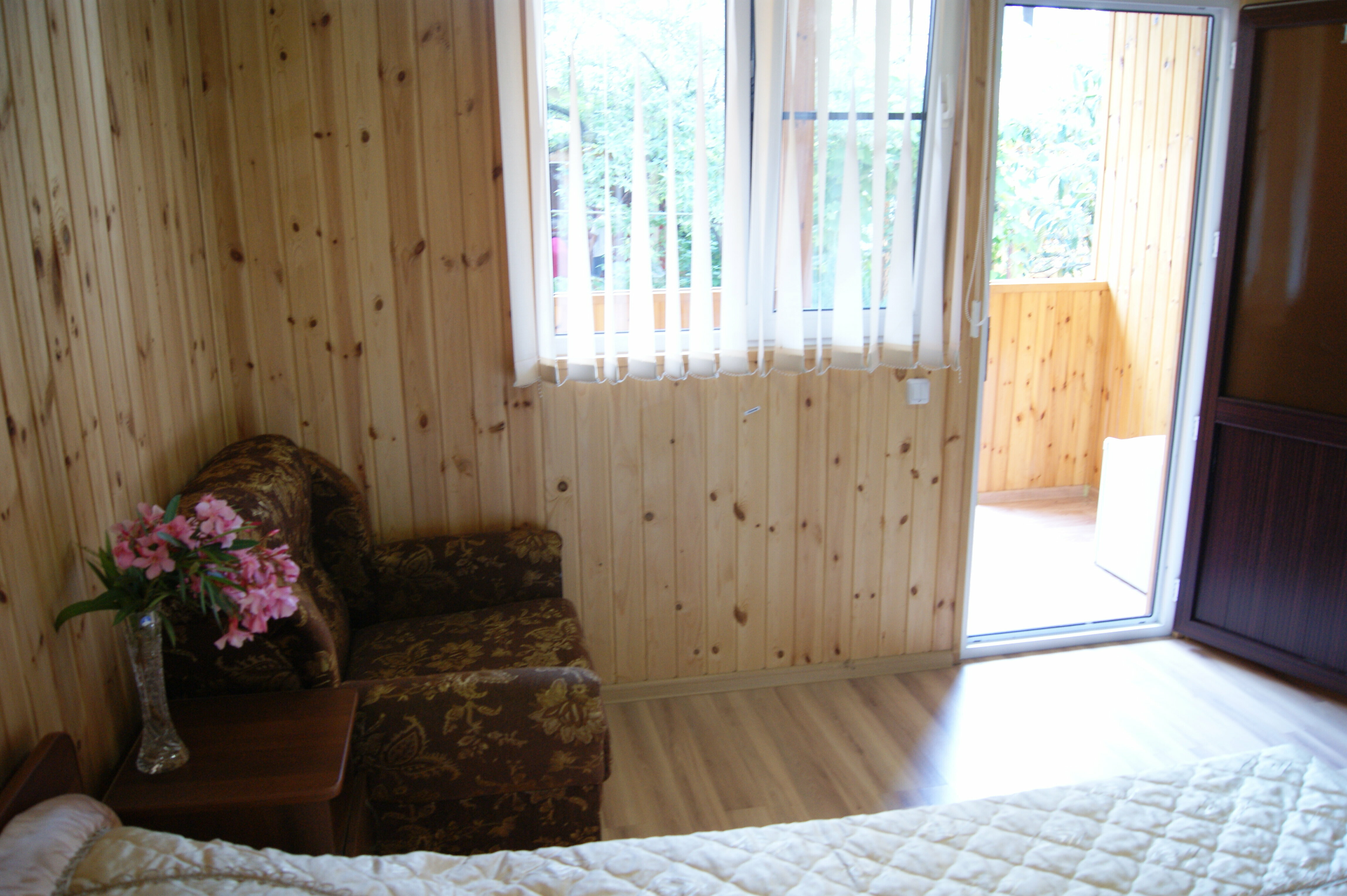 Трехместный номер с террасой