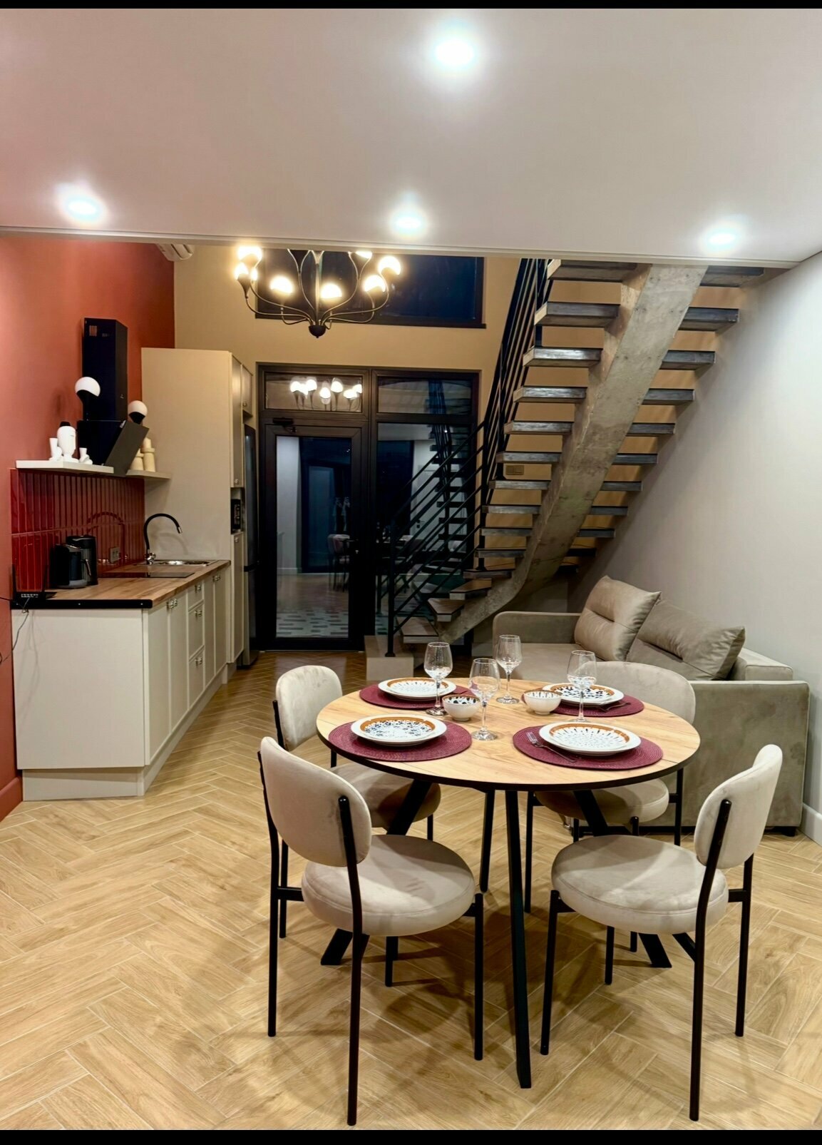 ДОМ С ВИДОМ НА ГОРЫ КОРАЛ