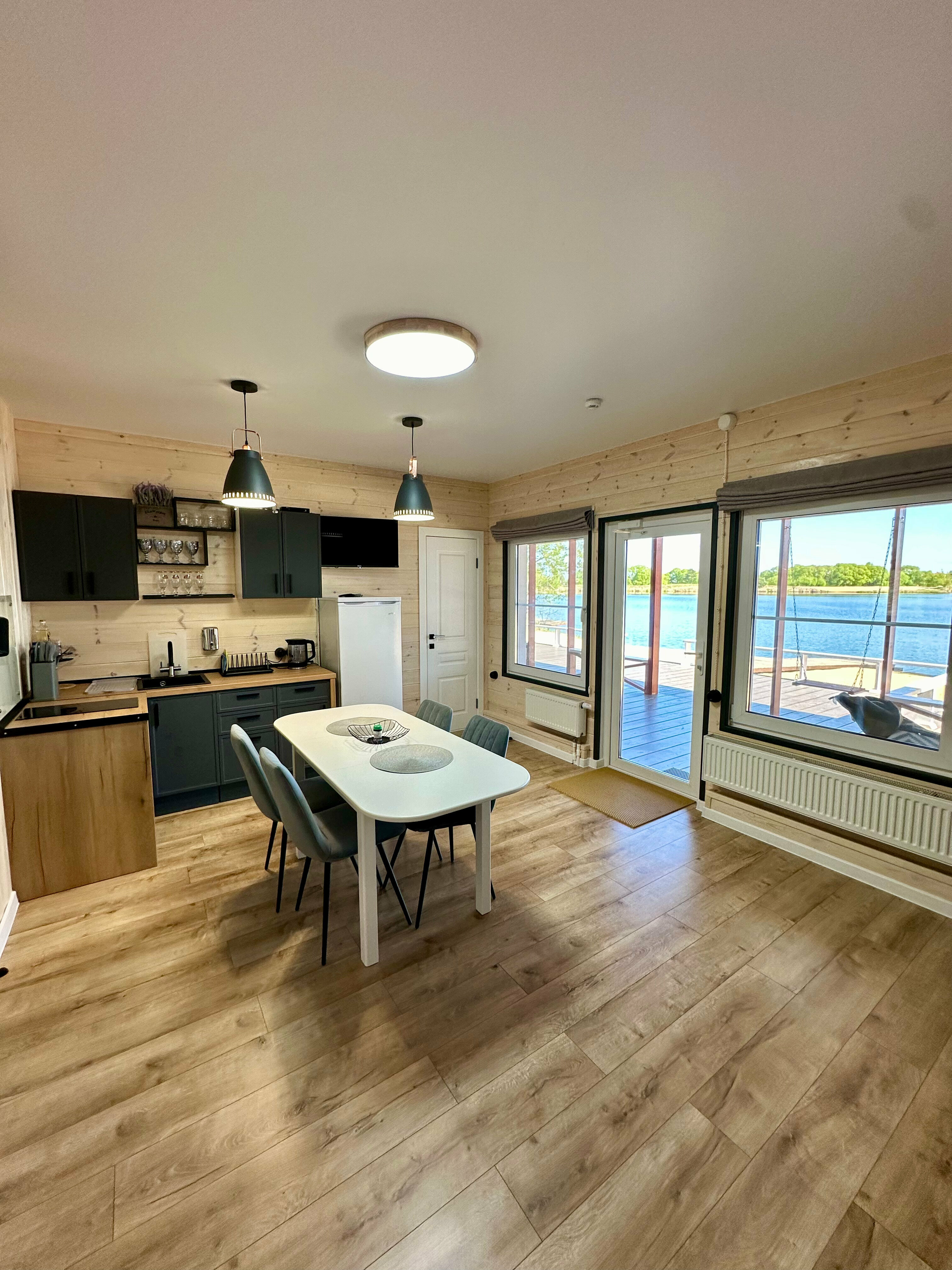 Номер-студия с видом на озеро