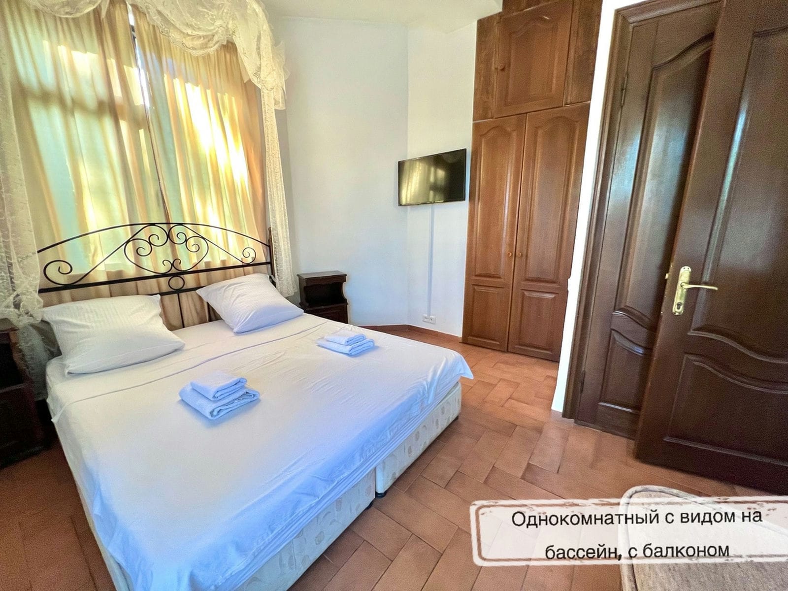 Двухместный номер с 1 кроватью и видом на бассейн