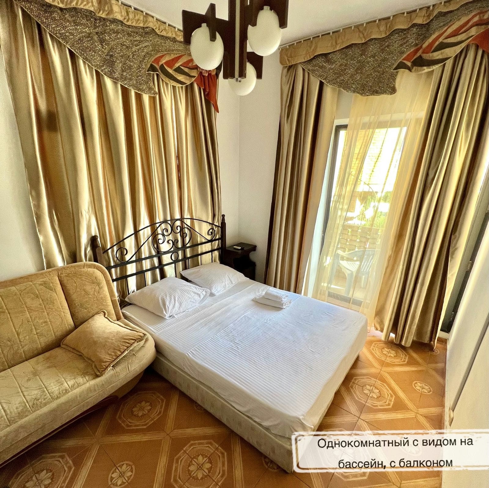 Двухместный номер с 1 кроватью и видом на бассейн