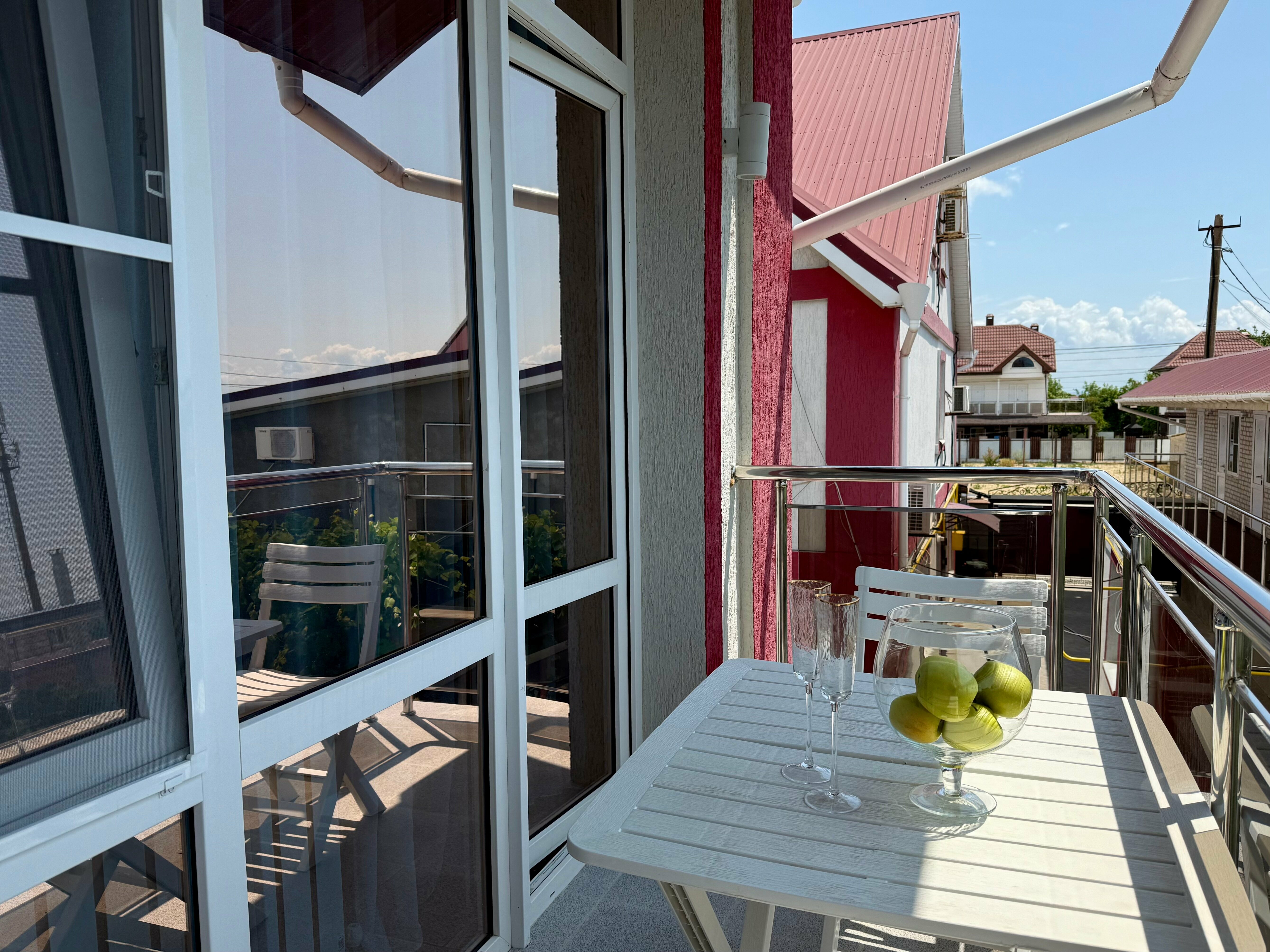 Трехместный номер с балконом