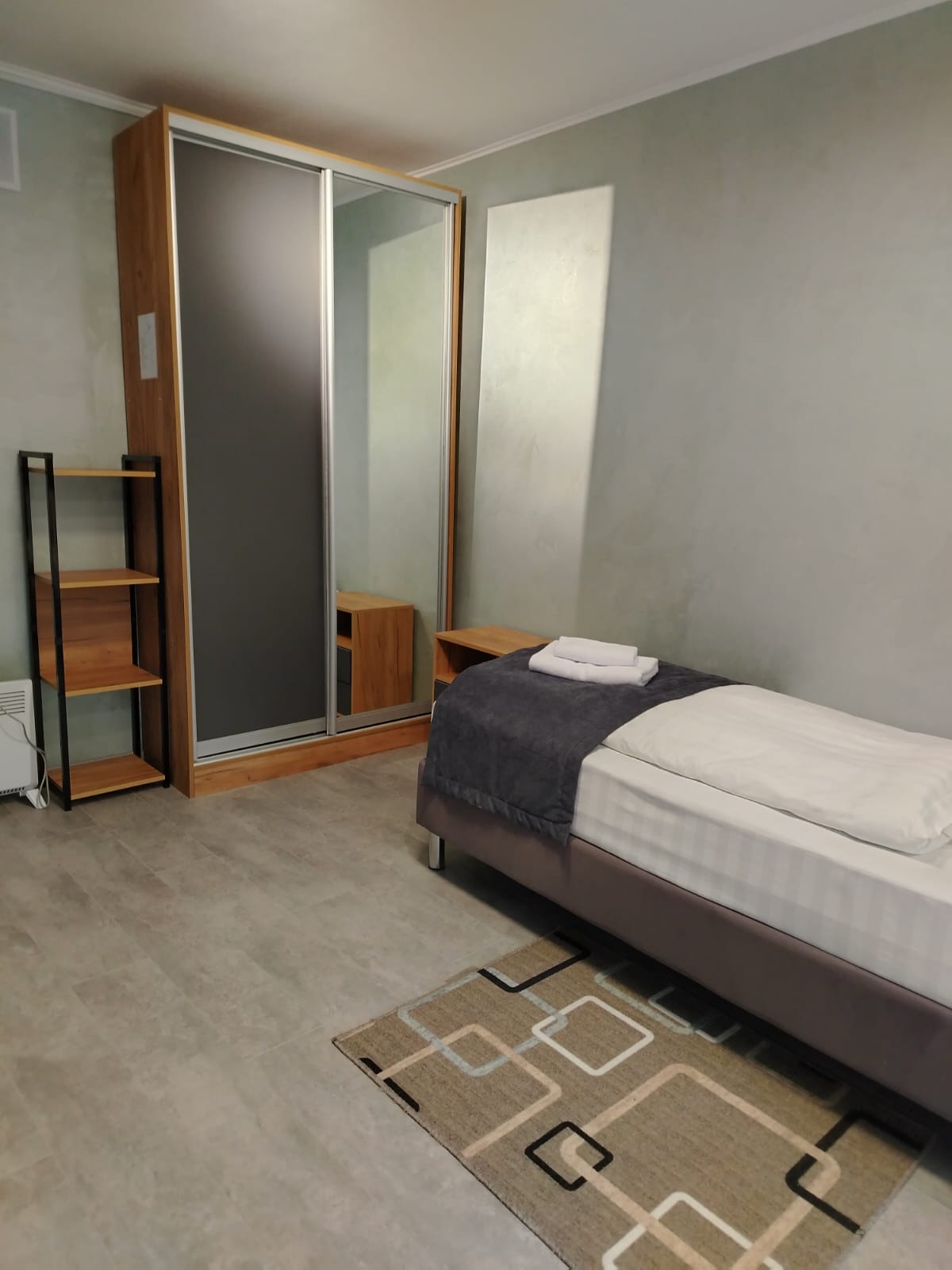 Односпальная кровать в общем номере