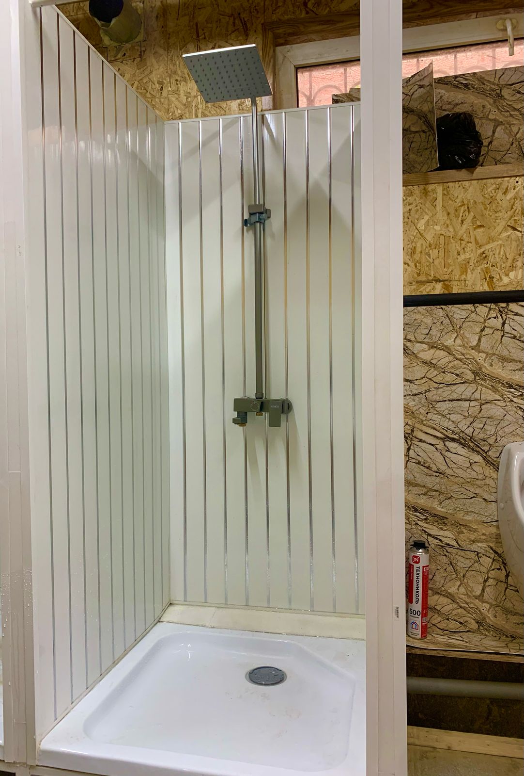 Спальное место на двухъярусной кровати в общем номере для мужчин