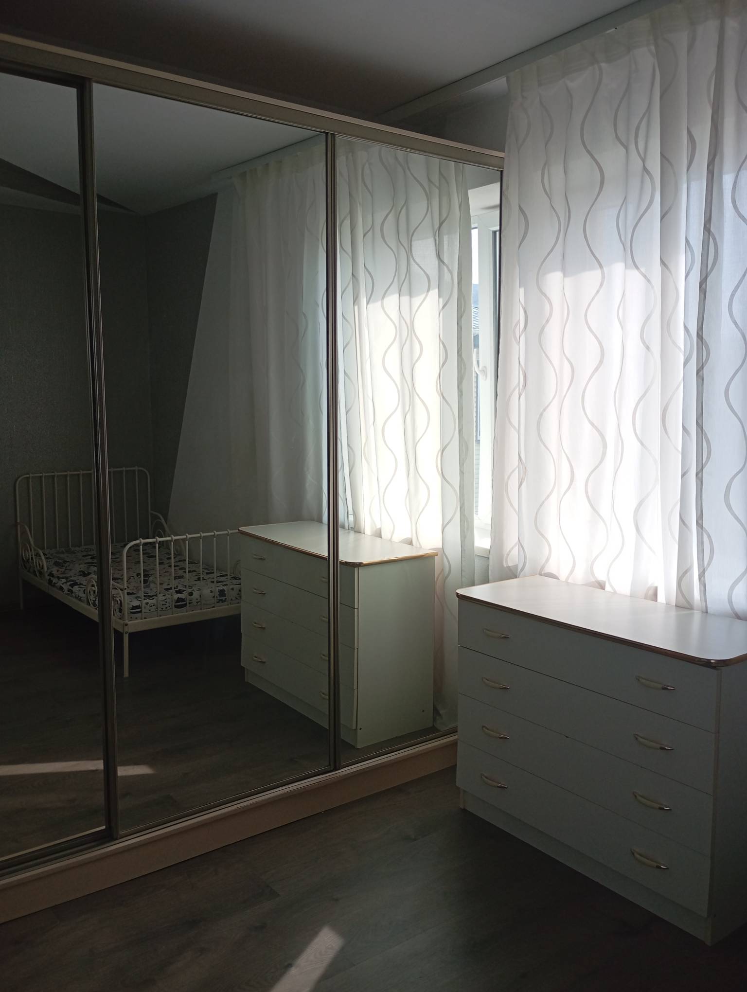 Двухместный номер с двуспальной кроватью и дополнительной кроватью