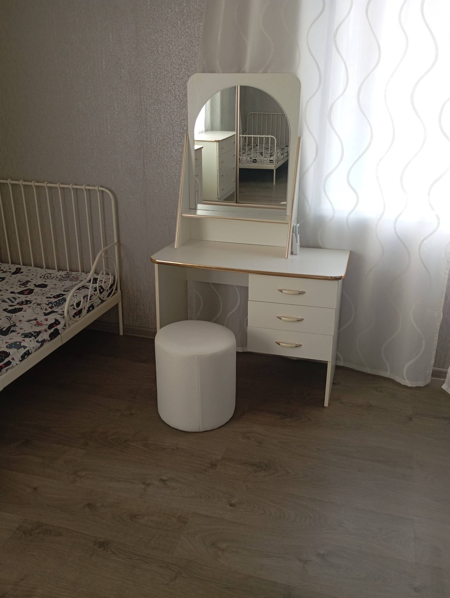 Двухместный номер с двуспальной кроватью и дополнительной кроватью