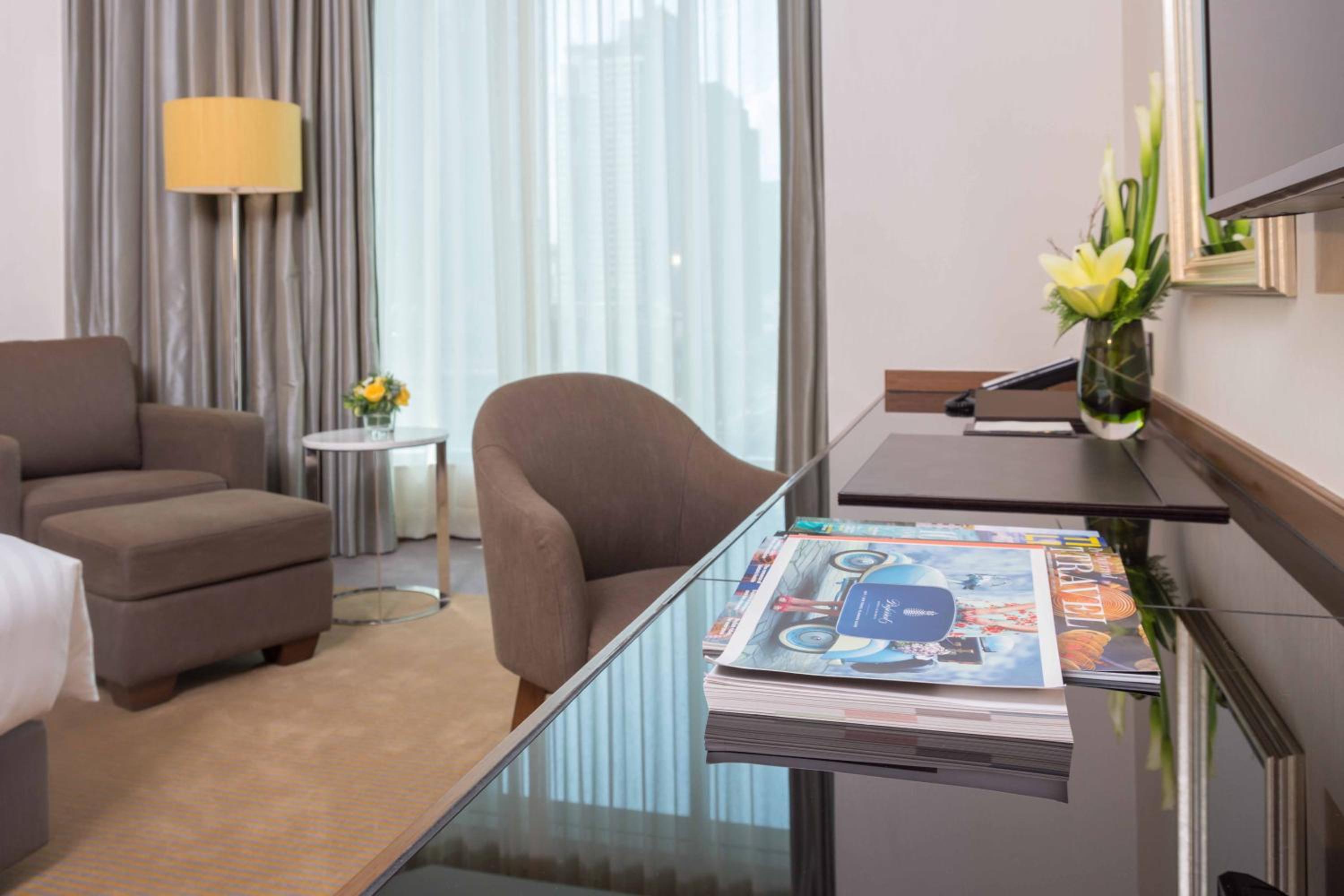 Deluxe Club King Room with Club Lounge Access