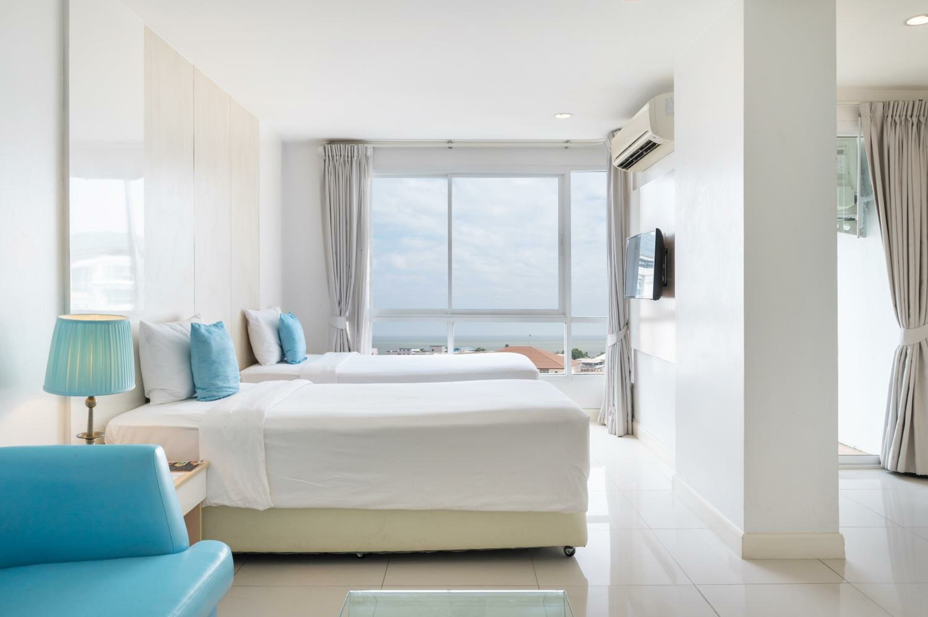 Deluxe Twin Room with Sea View