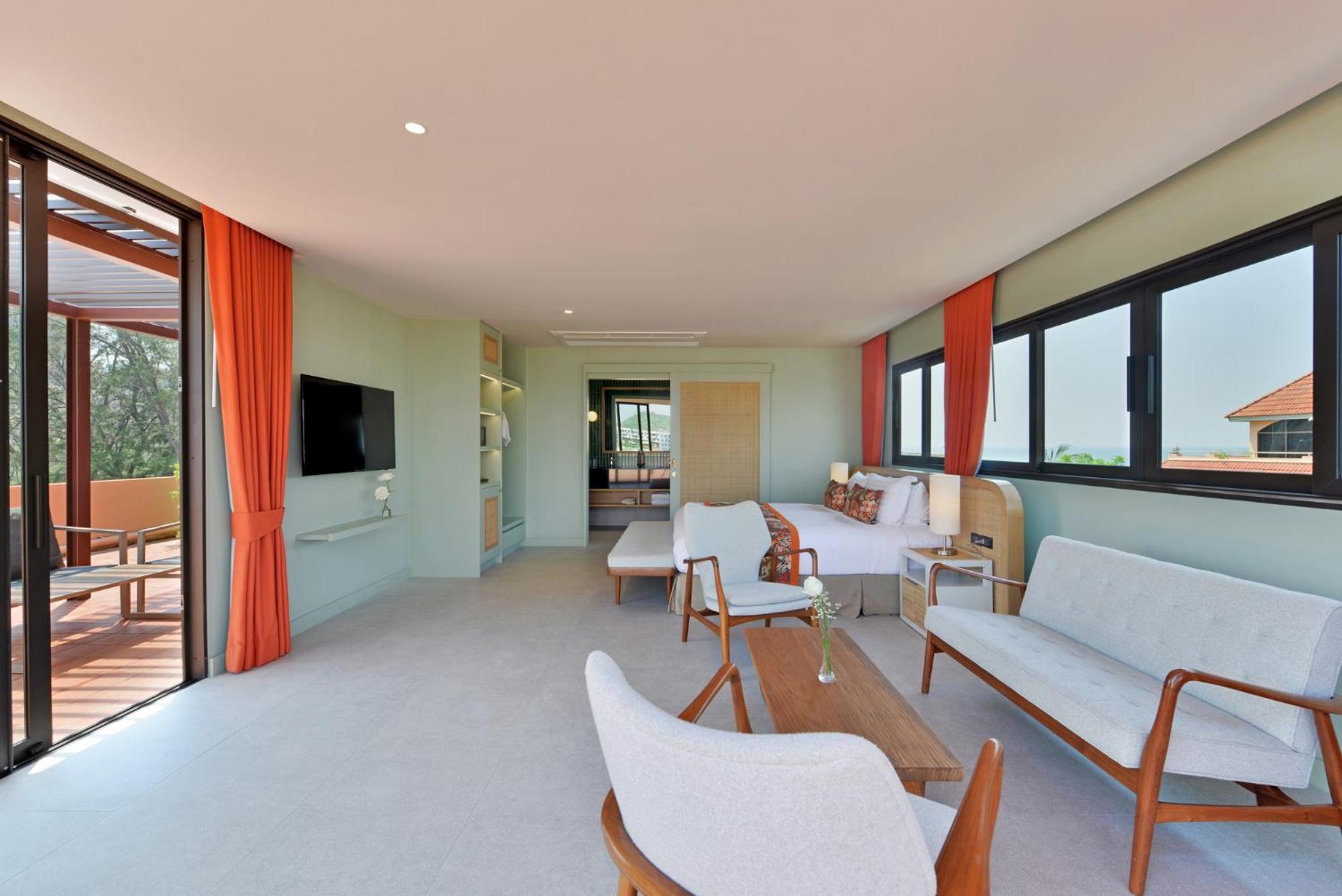 Penthouse Studio with Mountain View