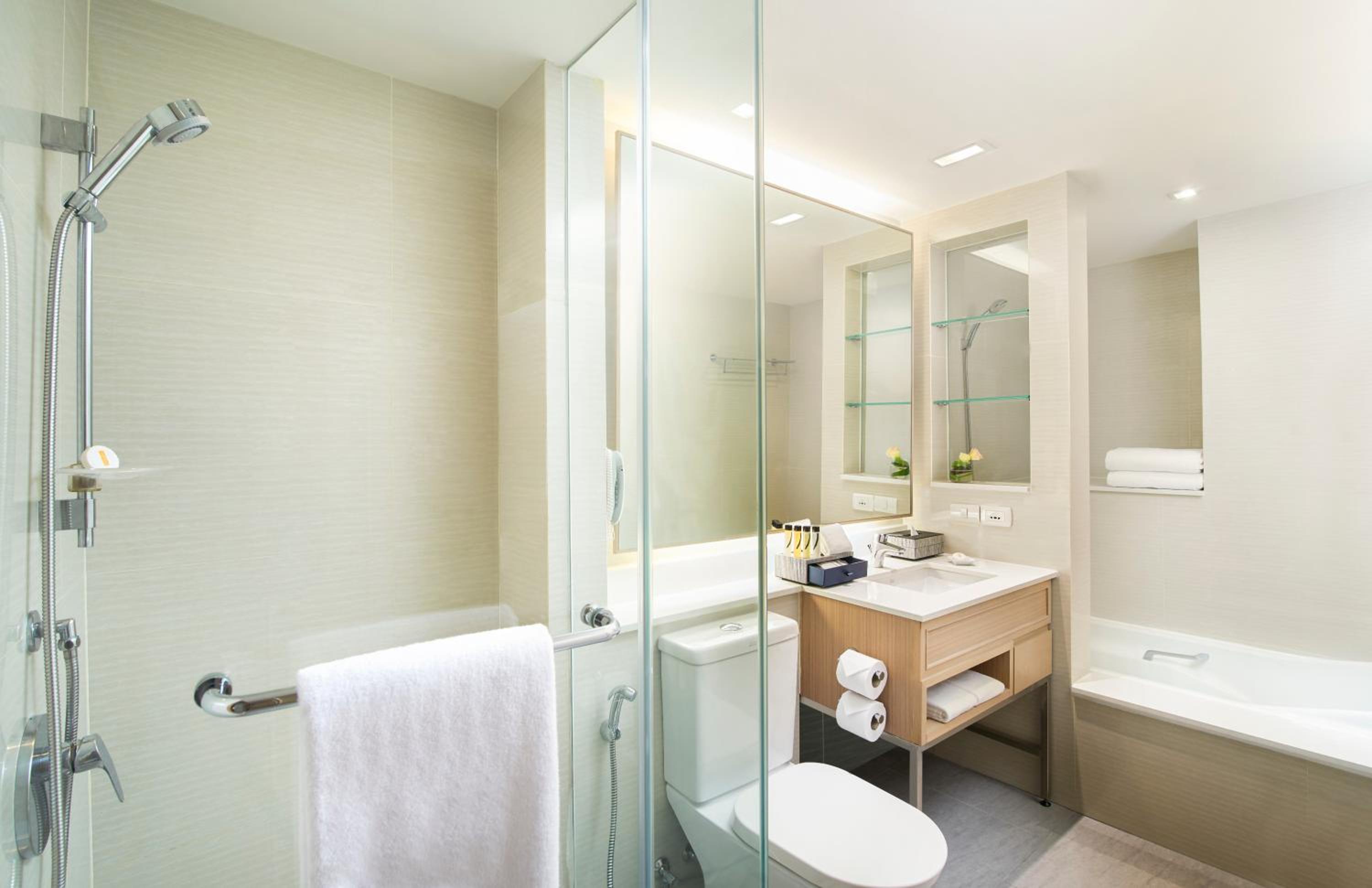 One Bedroom Lakeview