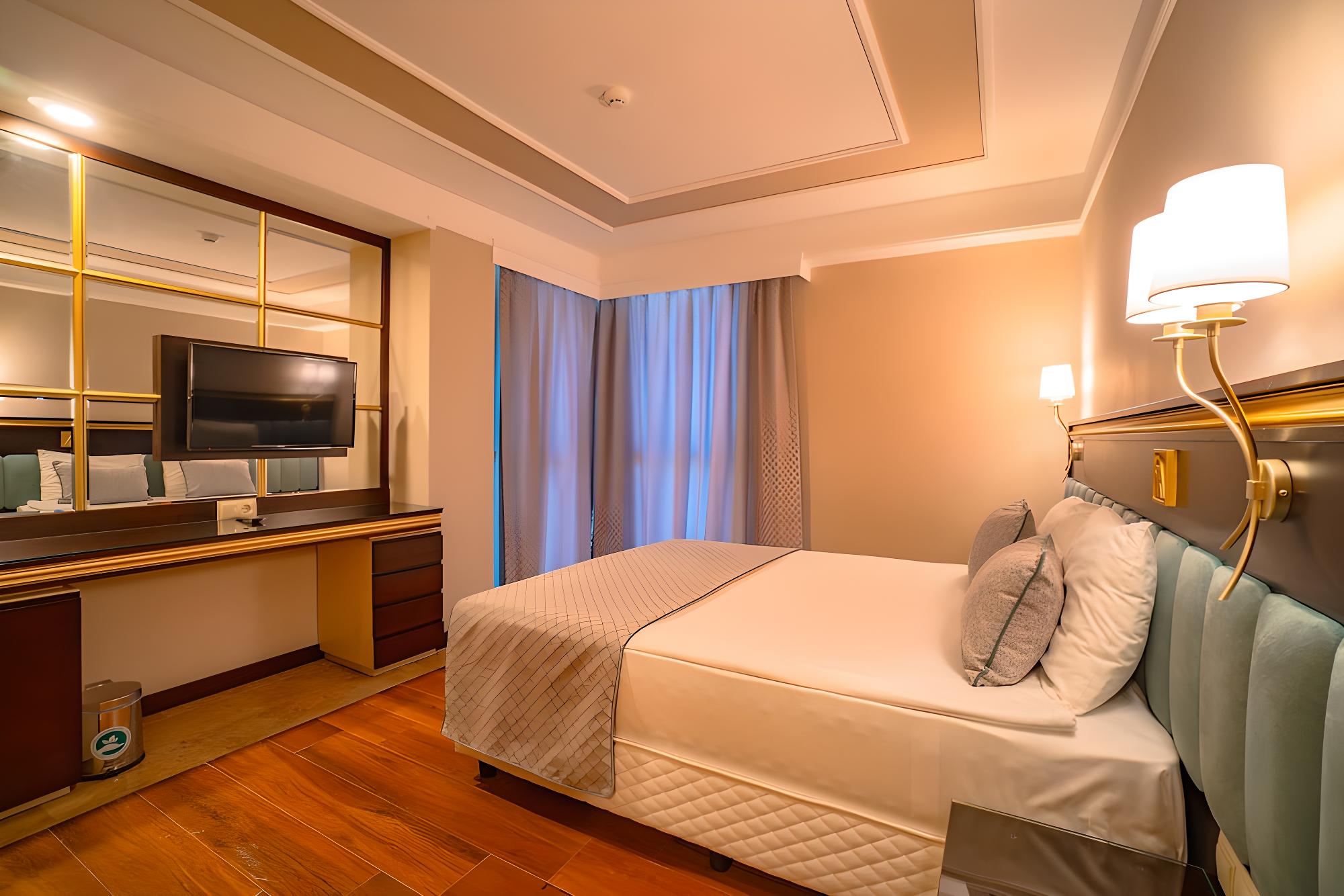 Family Room, 2 Bedrooms