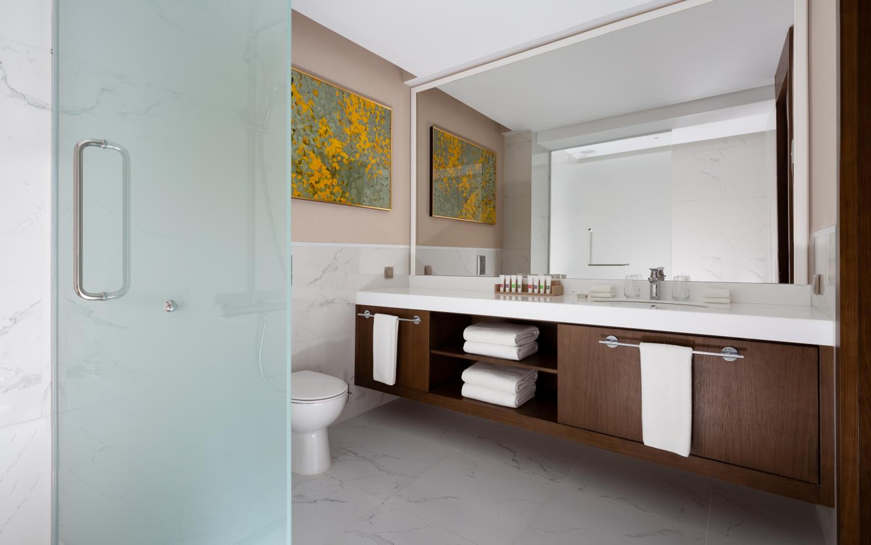 Deluxe King Room with Mountain View