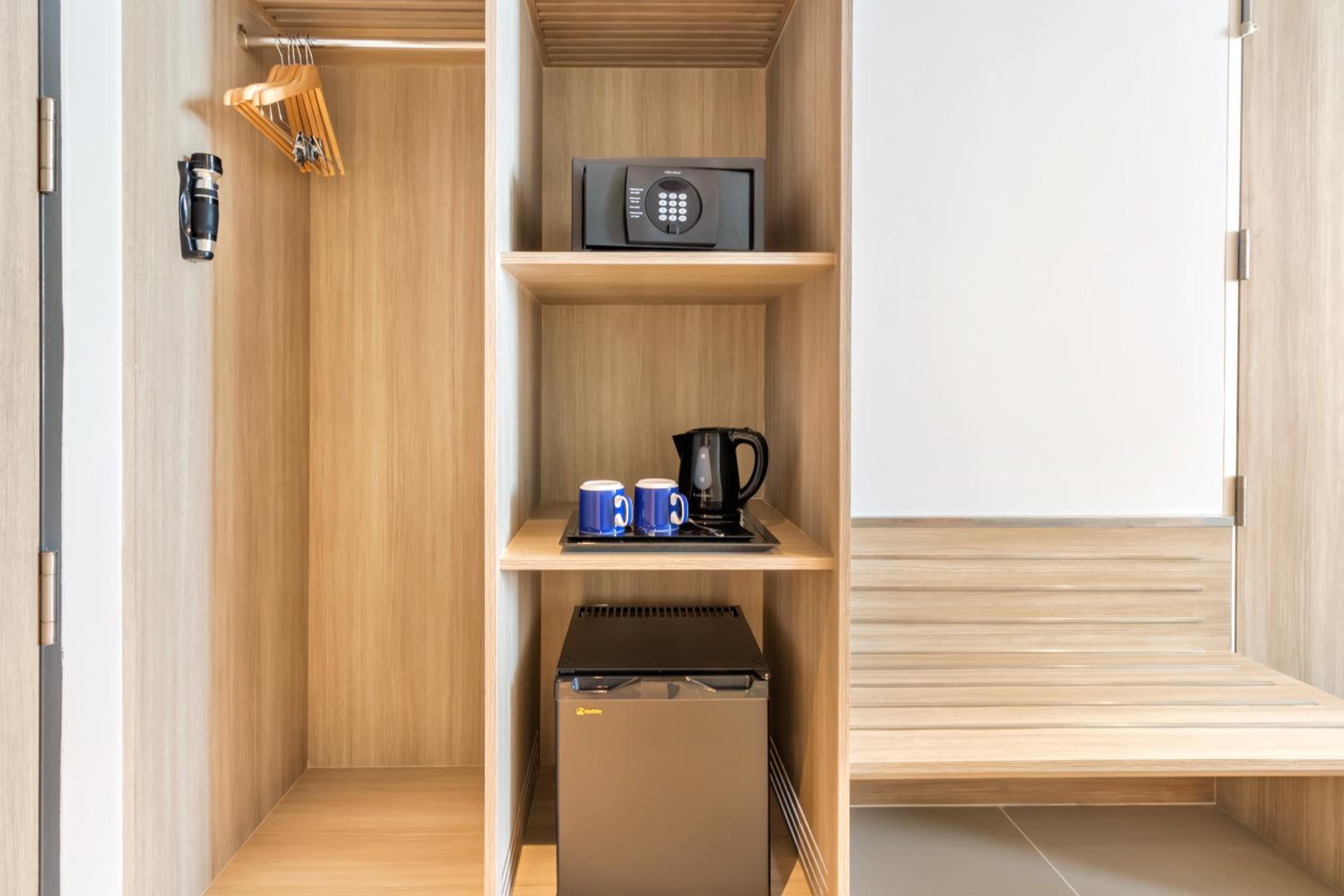 Standard Queen Room - Accessible with Free Breakfast