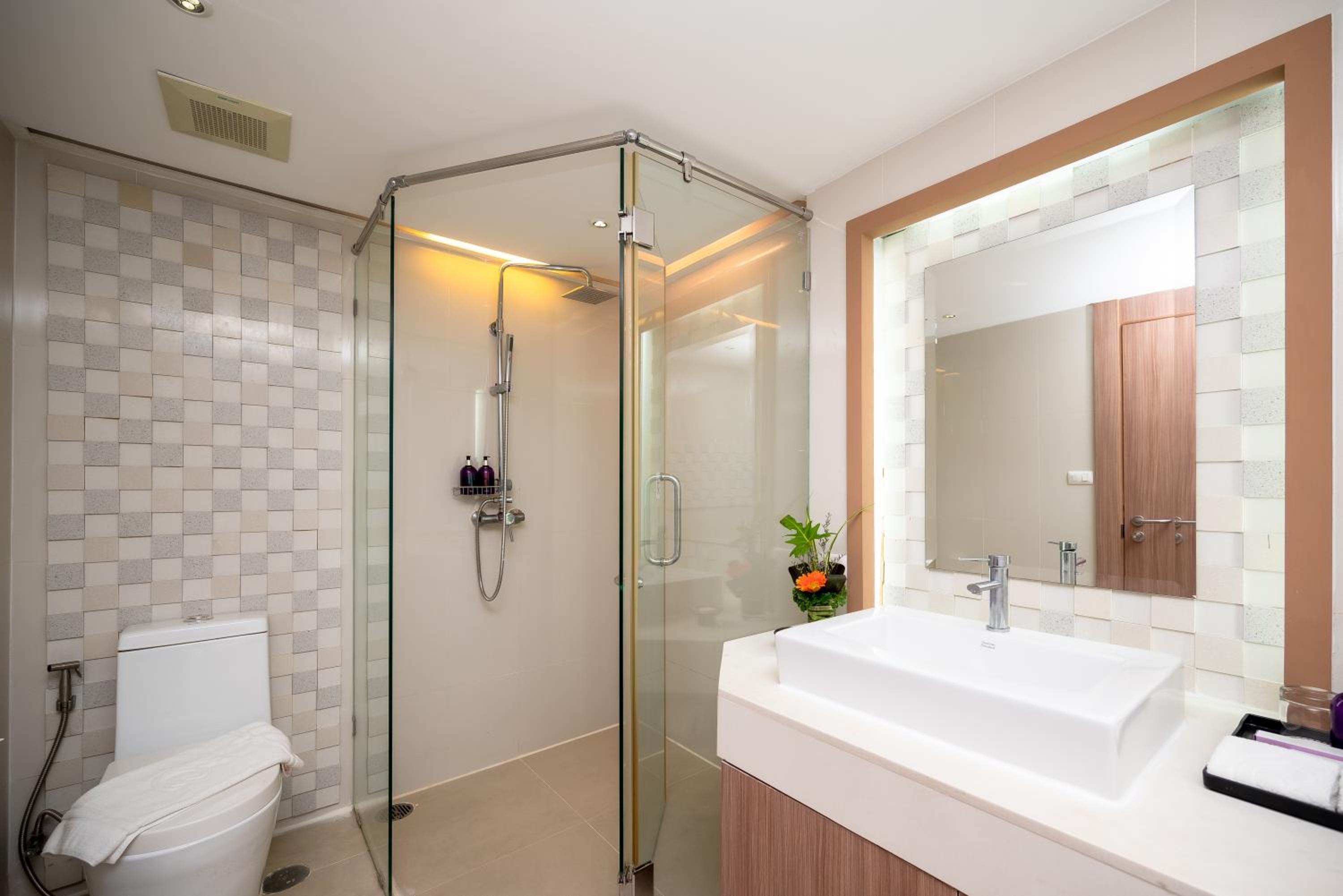 CENTARA 1 BEDROOM SUITE - KING+SOFA BED