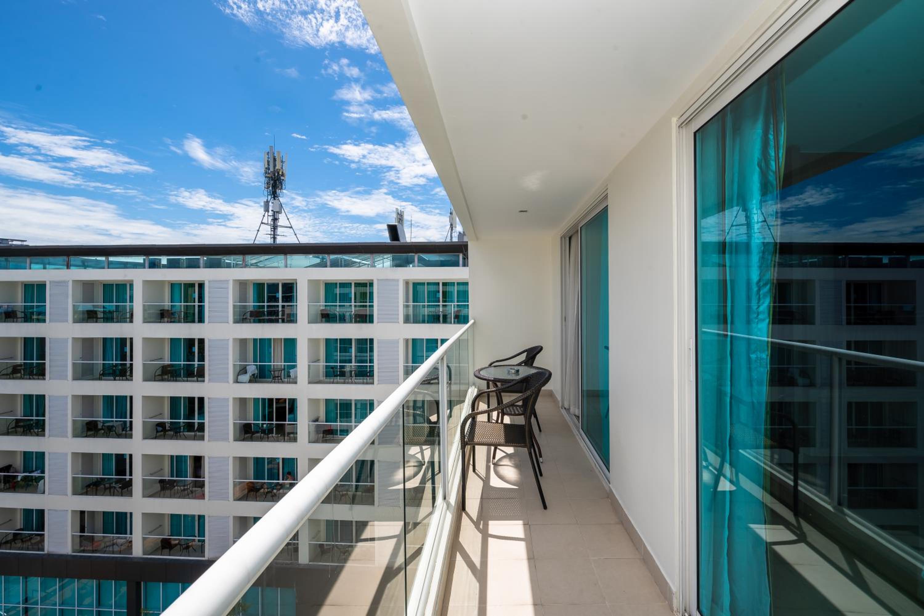 CENTARA 1 BEDROOM SUITE - KING+SOFA BED