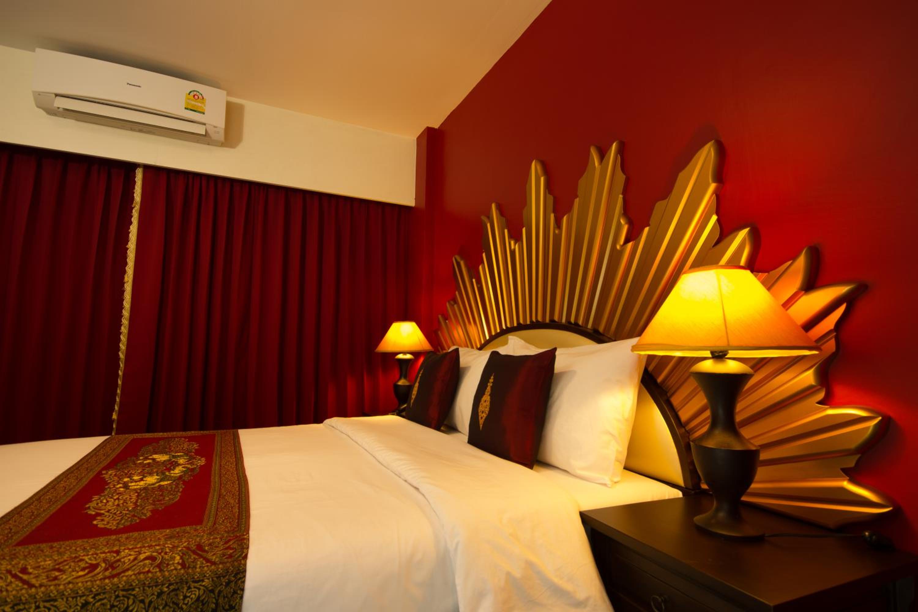 Scarlet Double Room