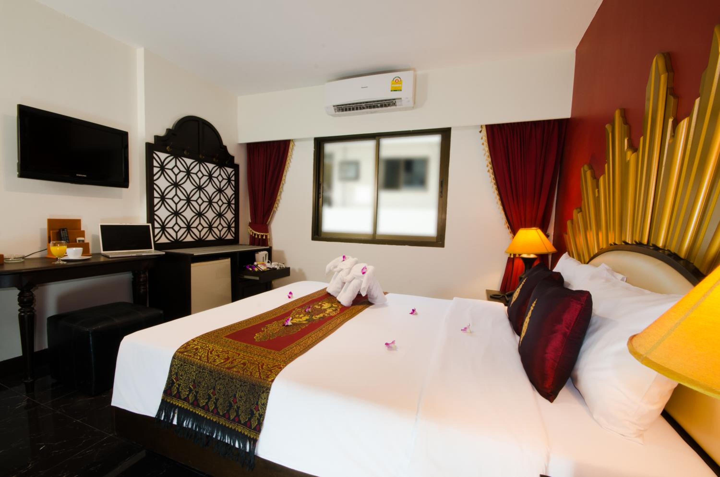 Scarlet Double Room